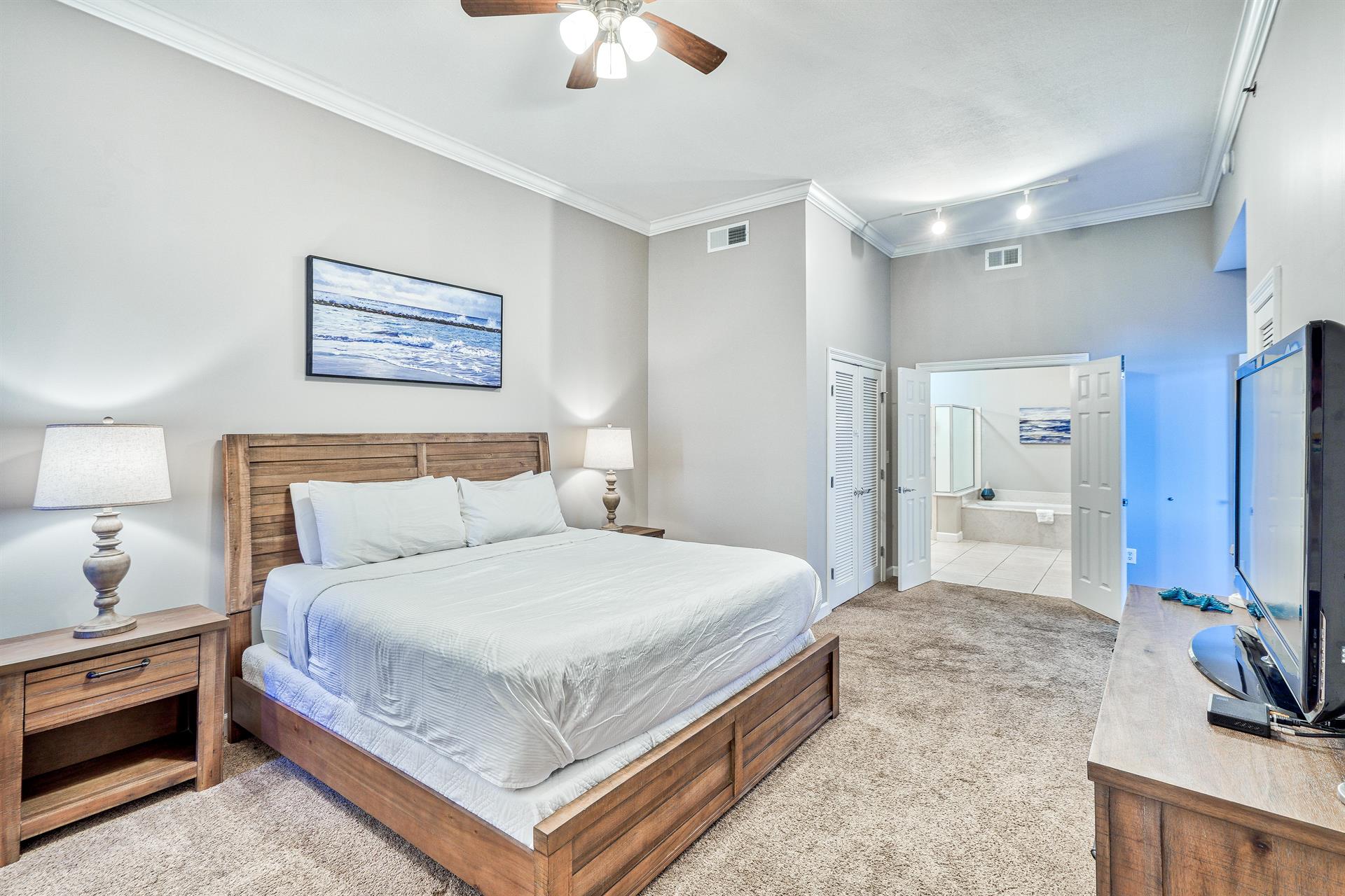 King Master Bedroom with Balcony Access, Private Bathroom