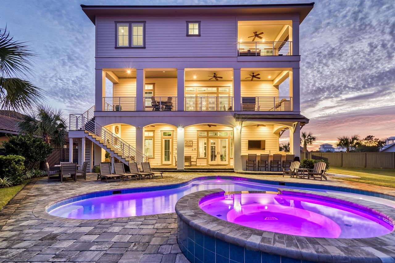 Welcome to the Luxurious Glam Clam