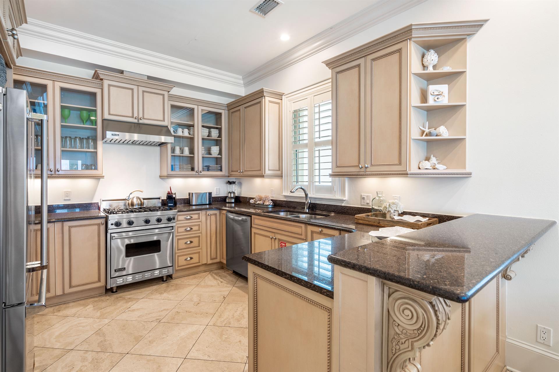 Fully Stocked Kitchen with Viking Appliances