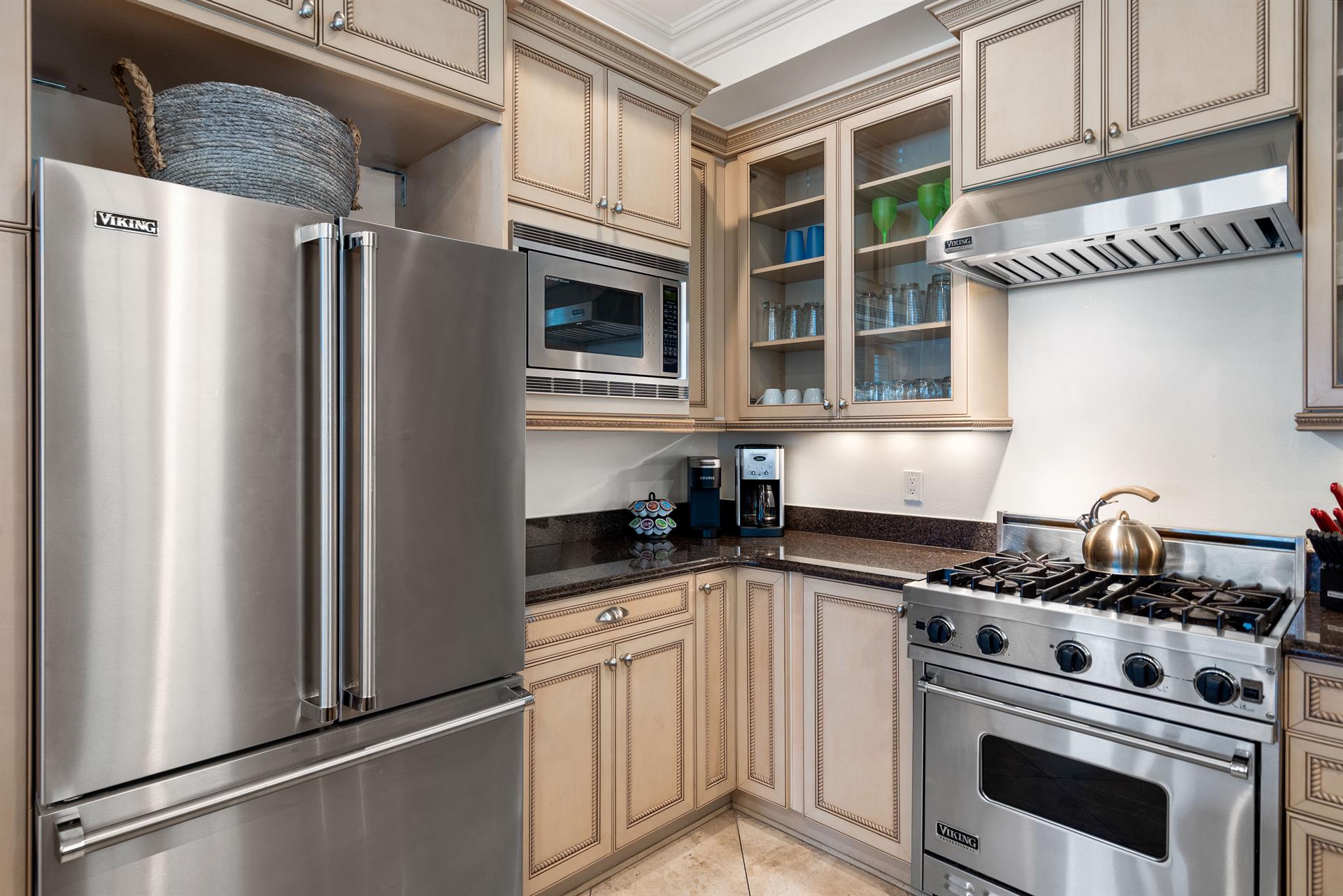 Fully Stocked Kitchen with Viking Appliances