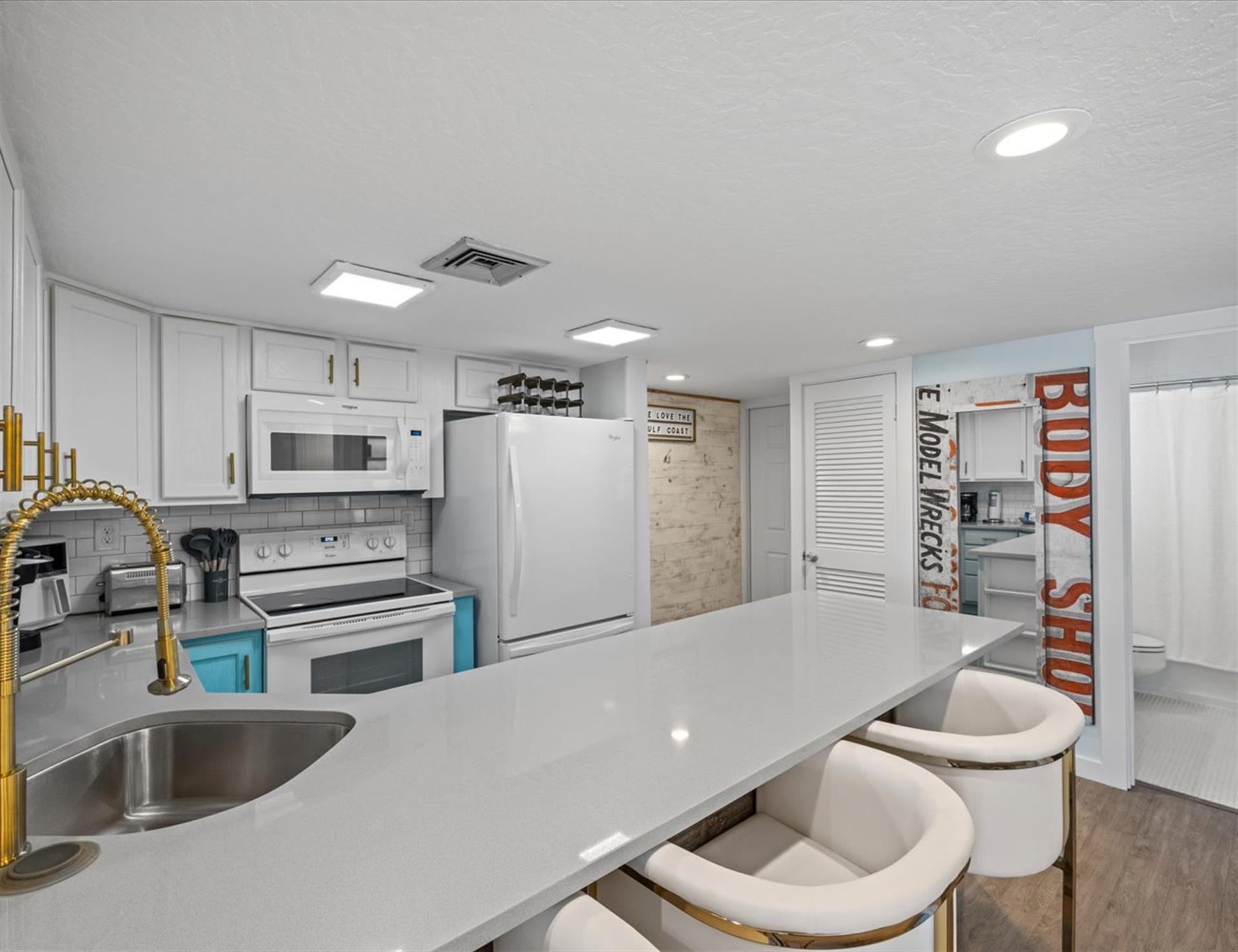 HSRC 321 Breakfast Bar Kitchen