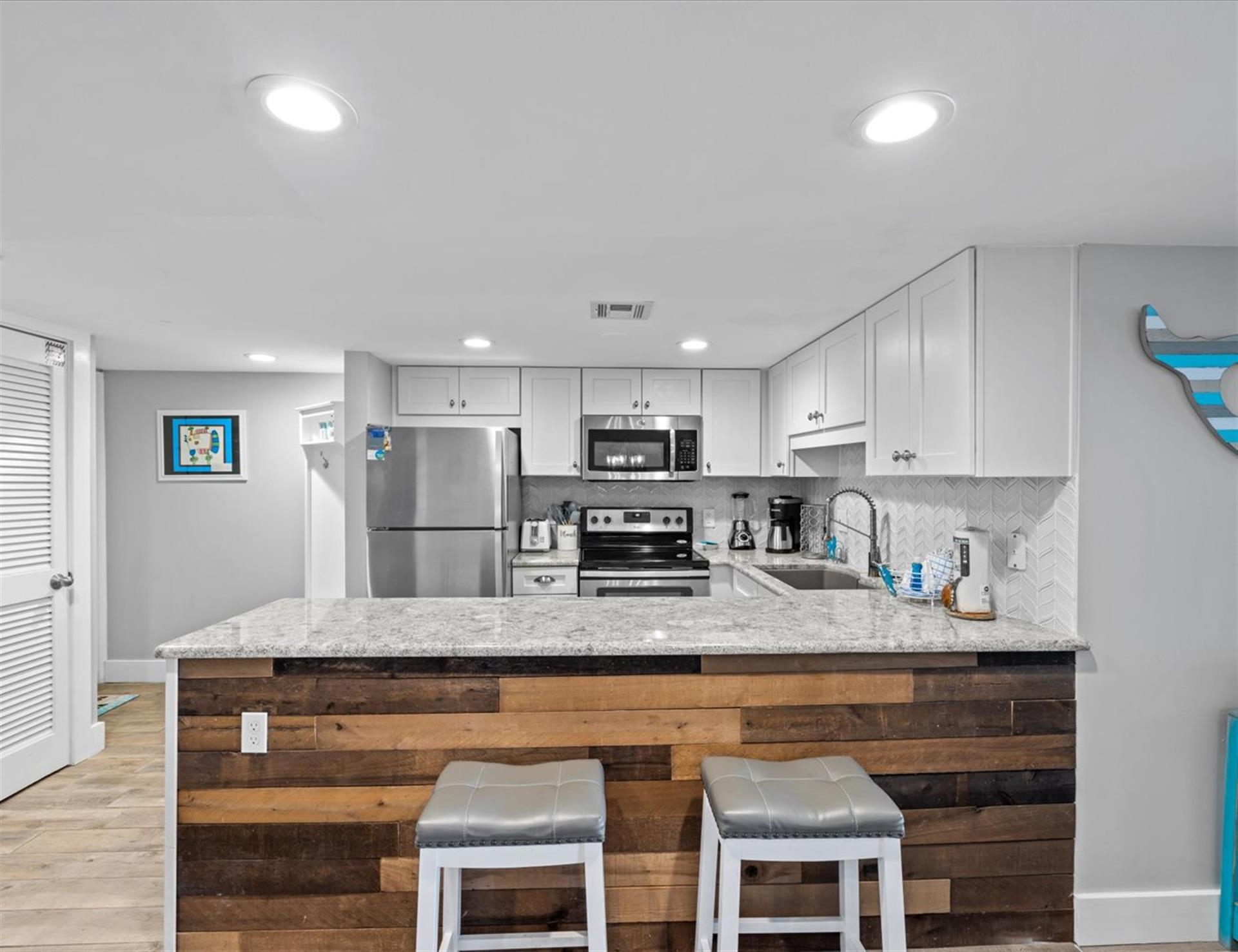 HSRC 404 Breakfast Bar Kitchen