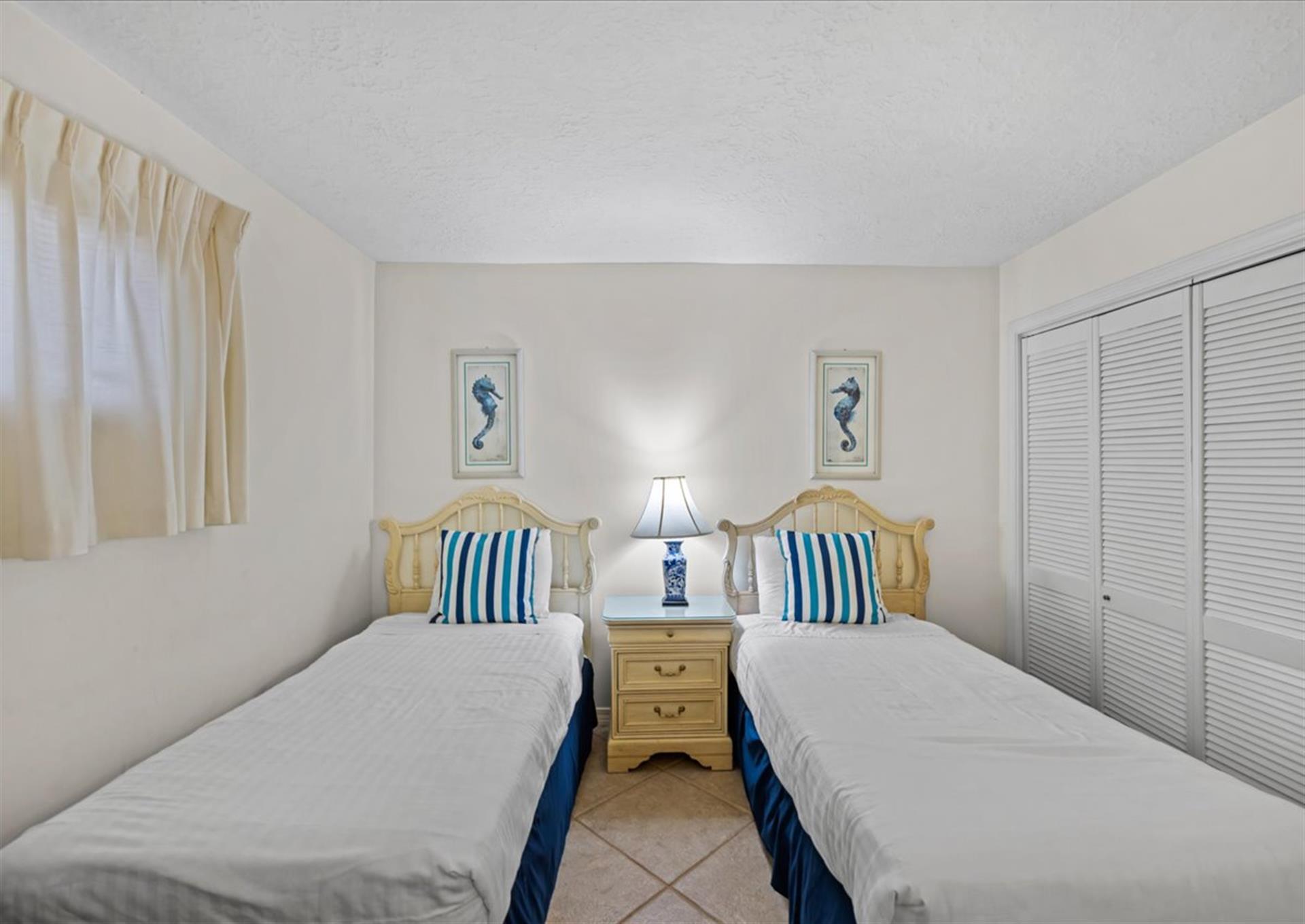 HSRC 702 Second Bedroom With Twin Beds