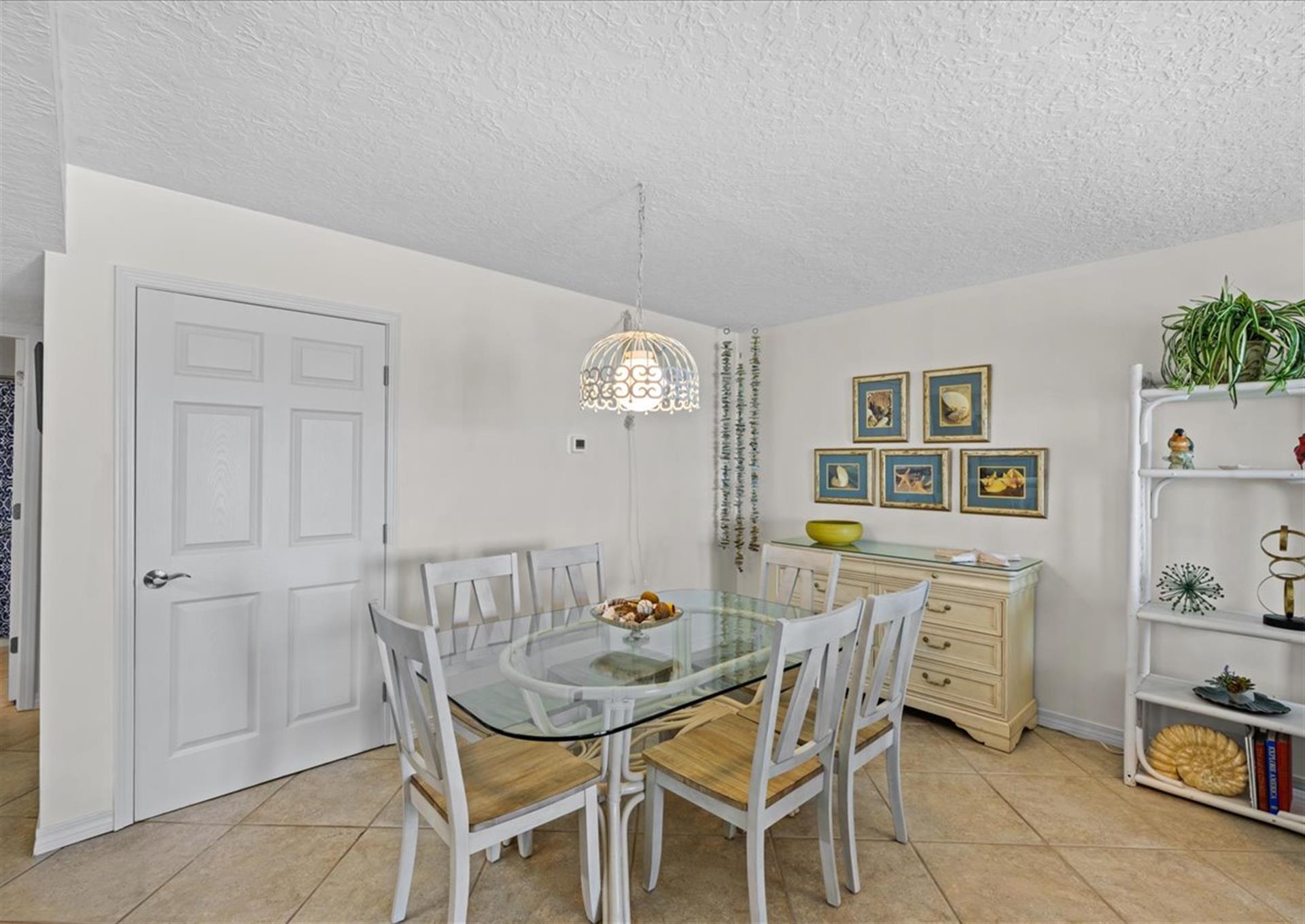 HSRC 702 Dining Area