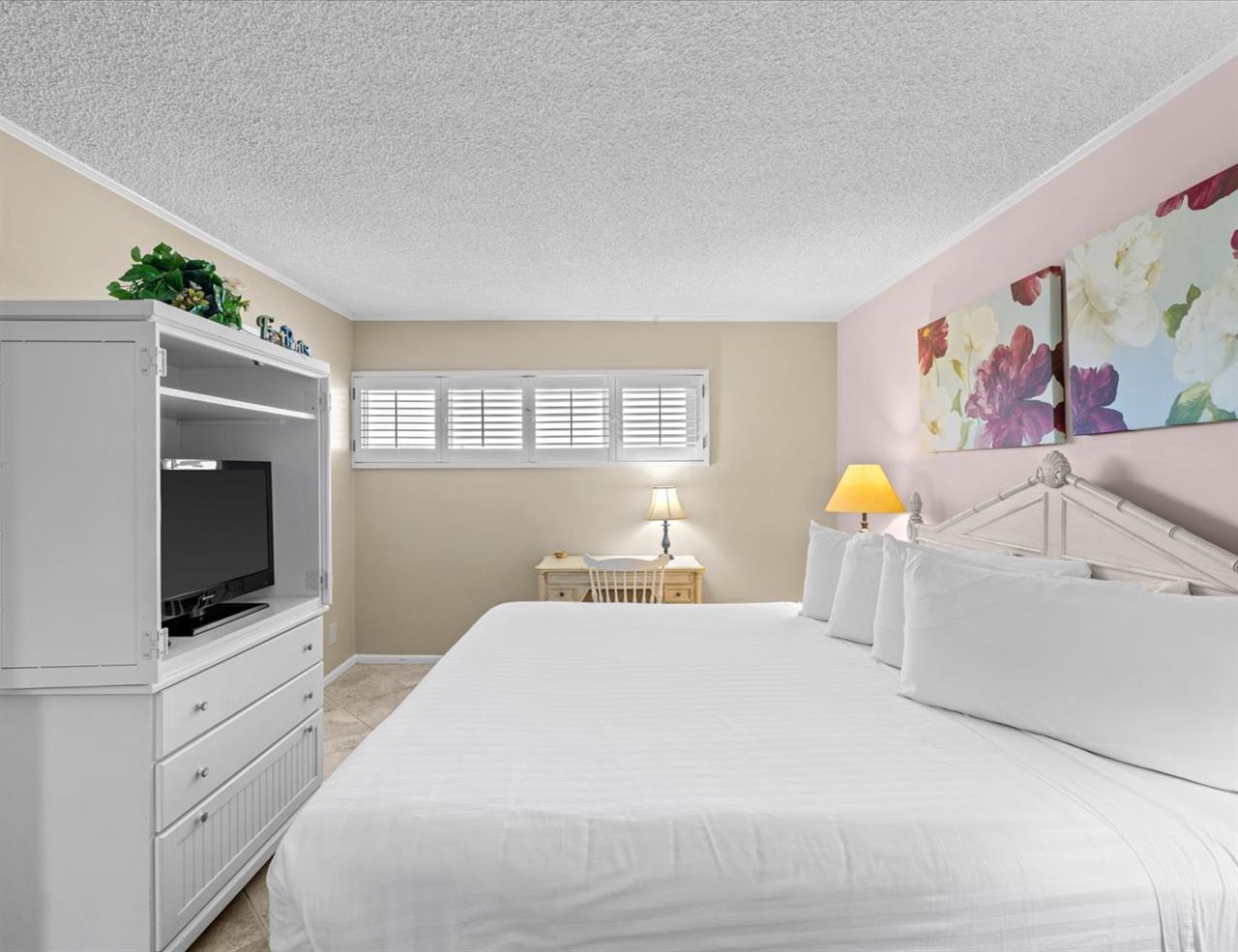 HSRC 609 Bedroom With King Bed