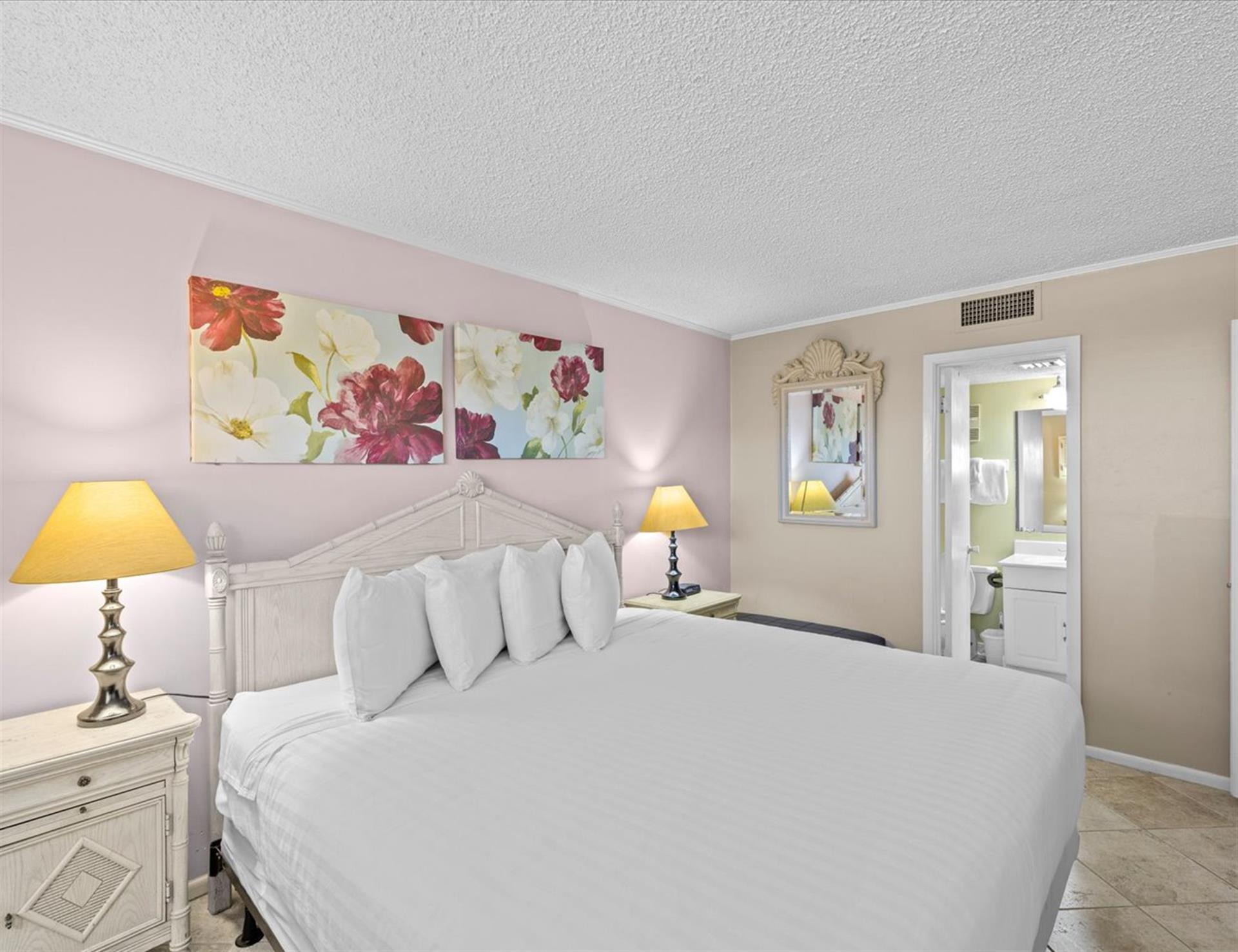 HSRC 609 Bedroom With King Bed