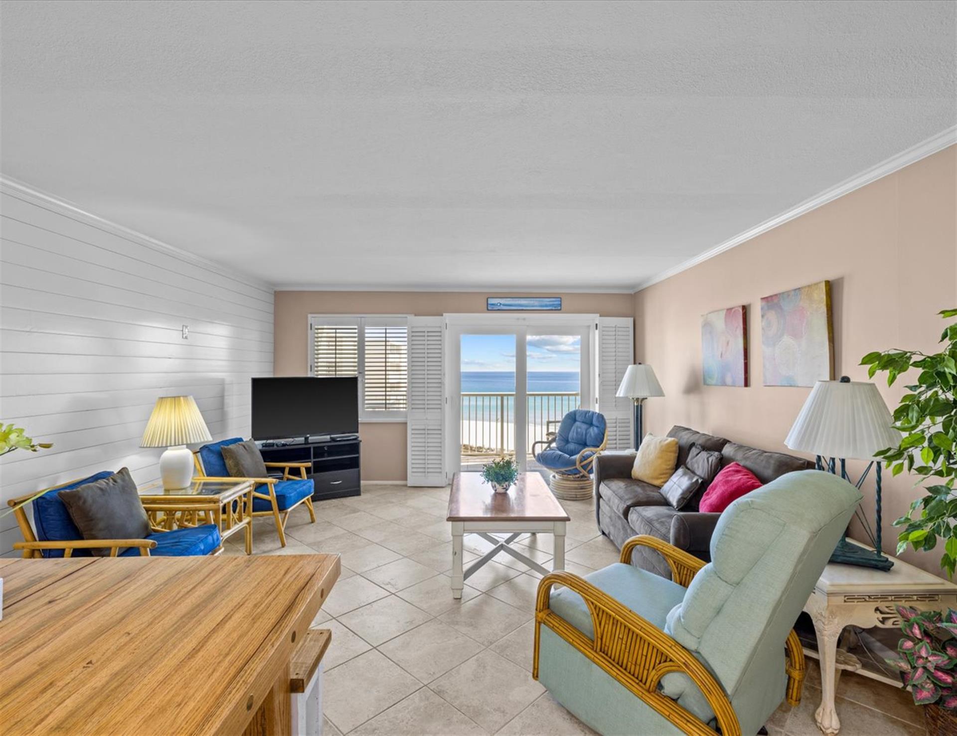 HSRC 609 DiningLiving Area