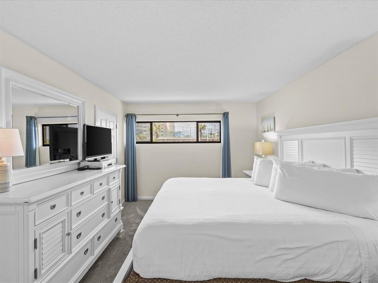 HSRC 106 Bedroom With King Bed