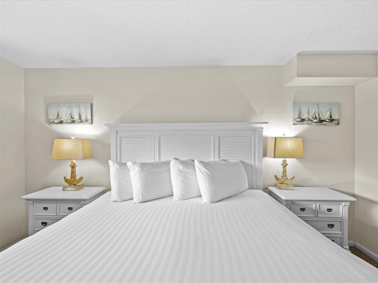 HSRC 106 Bedroom With King Bed