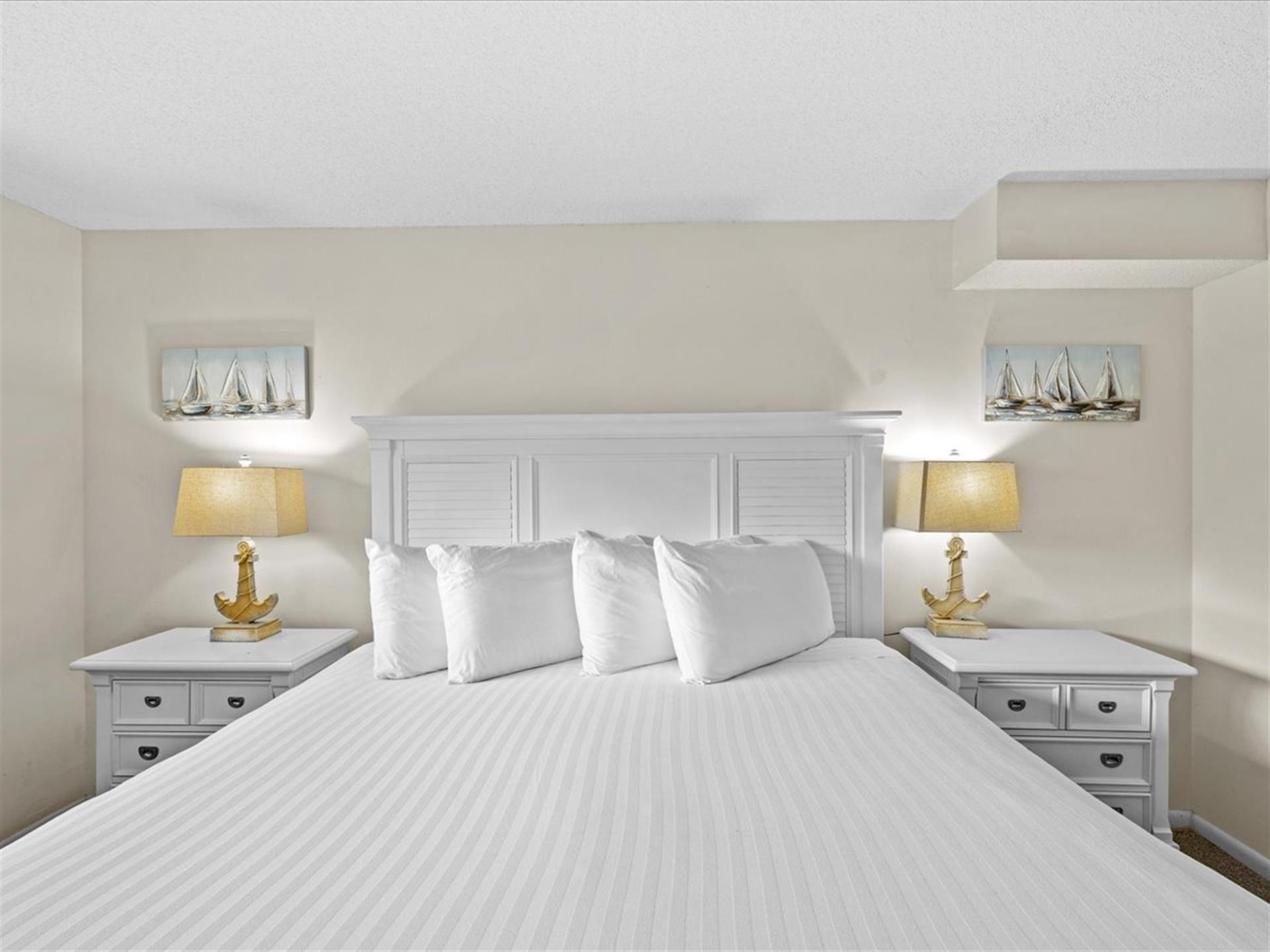 HSRC 106 Bedroom With King Bed