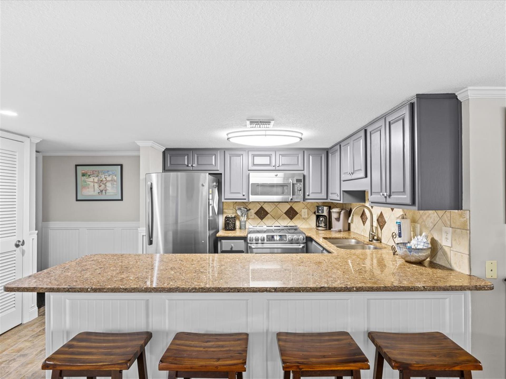 HSRC 504 Breakfast Bar Kitchen