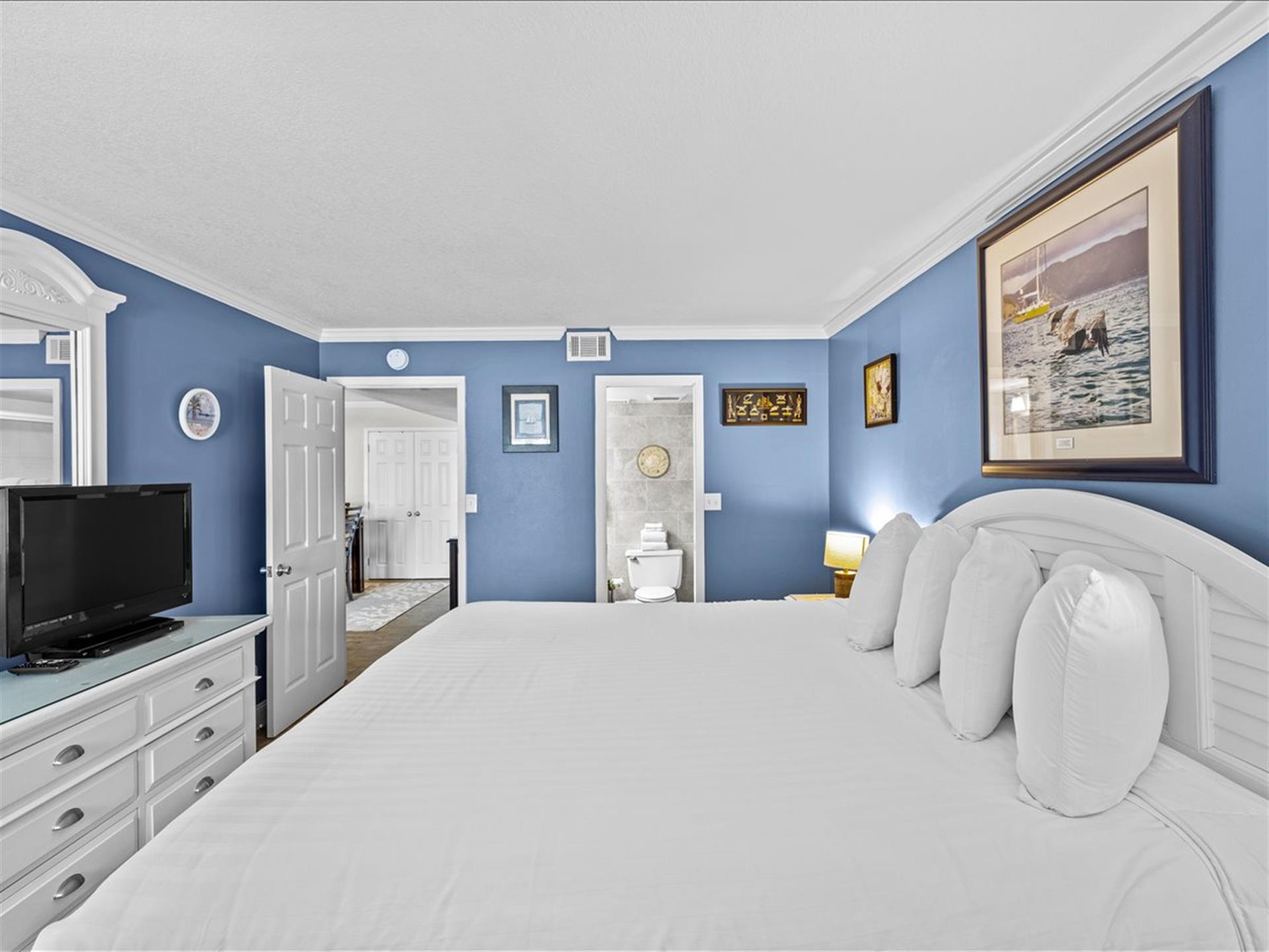 HSRC 504 Master Bedroom With King Bed