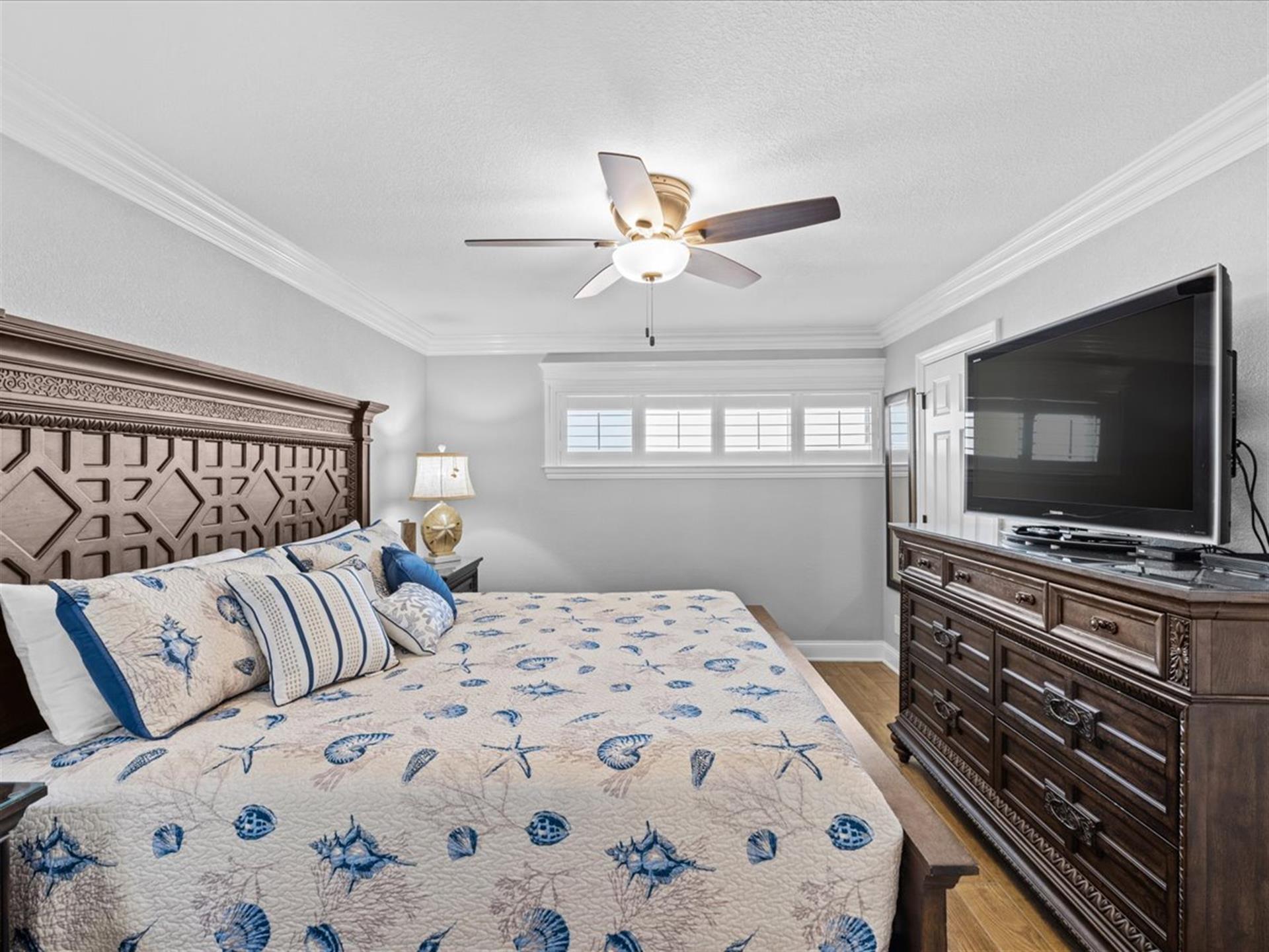 HSRC 522 Bedroom With King Bed