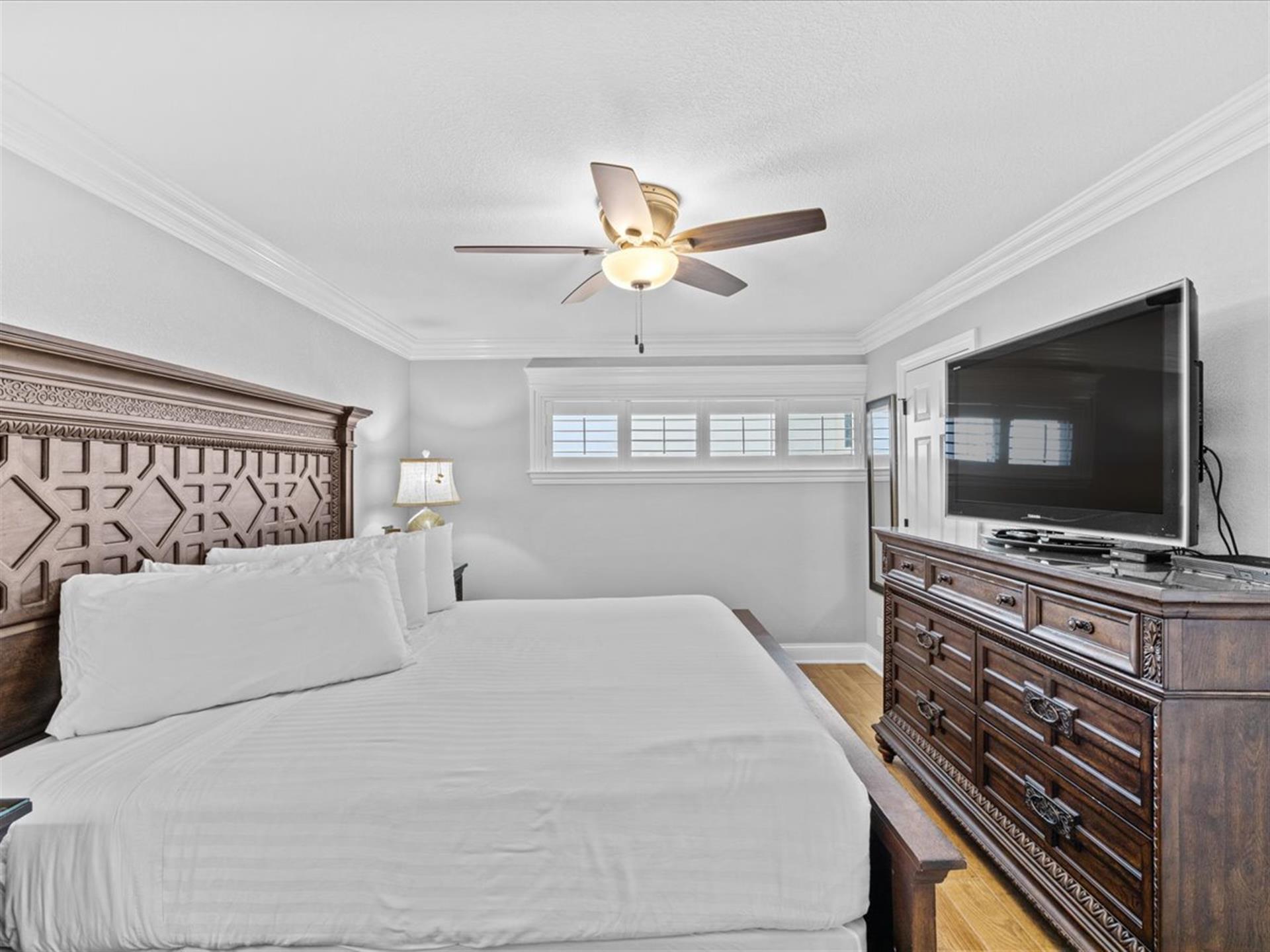 HSRC 522 Bedroom With King Bed