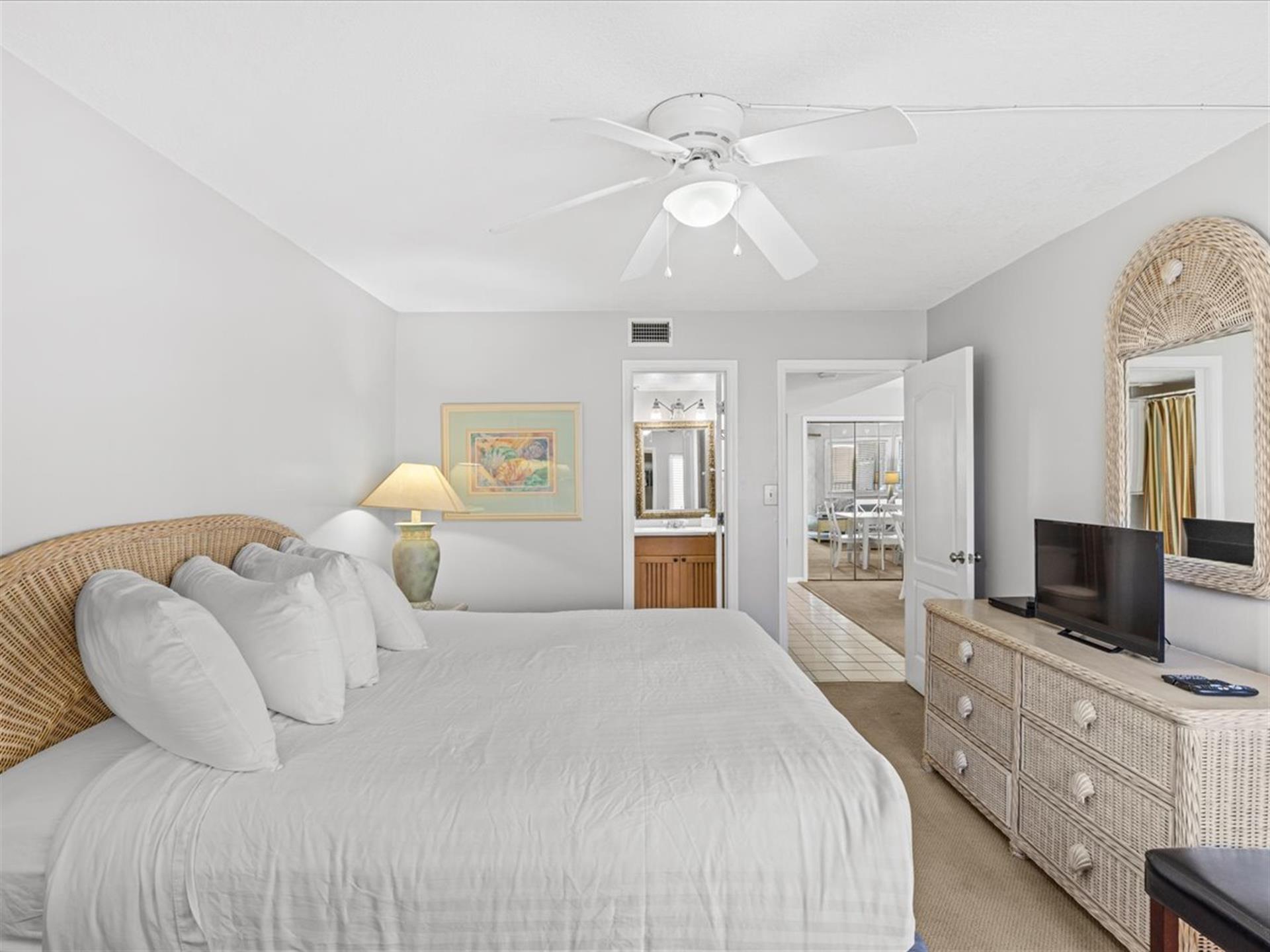 HSRC 308 Master Bedroom With King Bed And En Suite