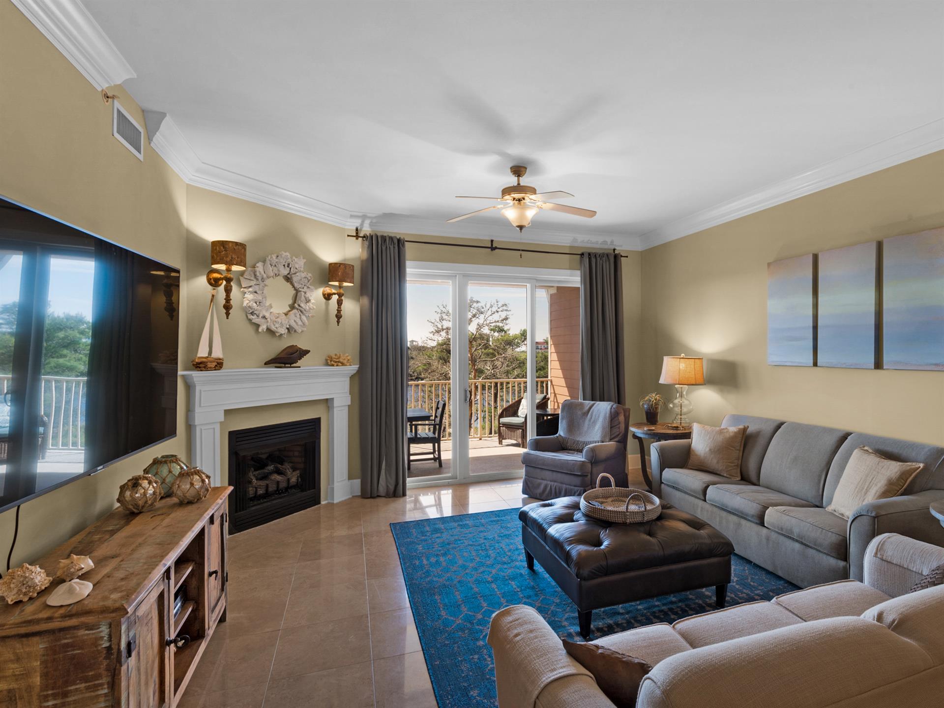 Spacious Living Room with Comfortable Seating