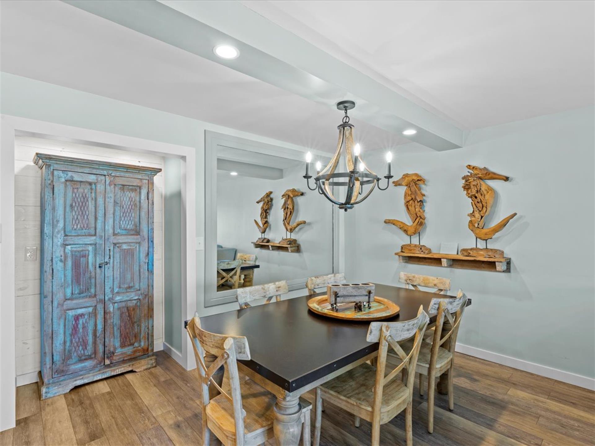 HSRC 618 Dining Area