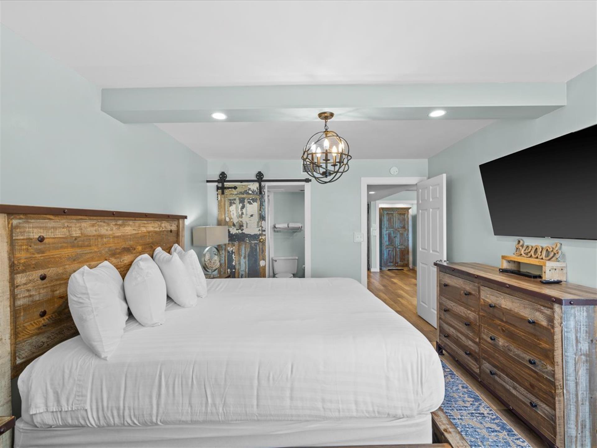 HSRC 618 Master Bedroom With King Bed