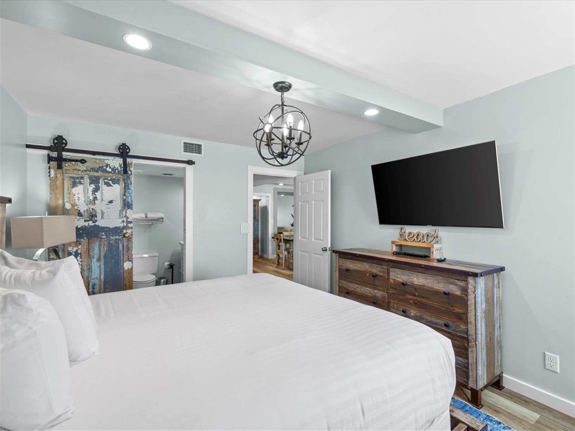 HSRC 618 Master Bedroom With King Bed