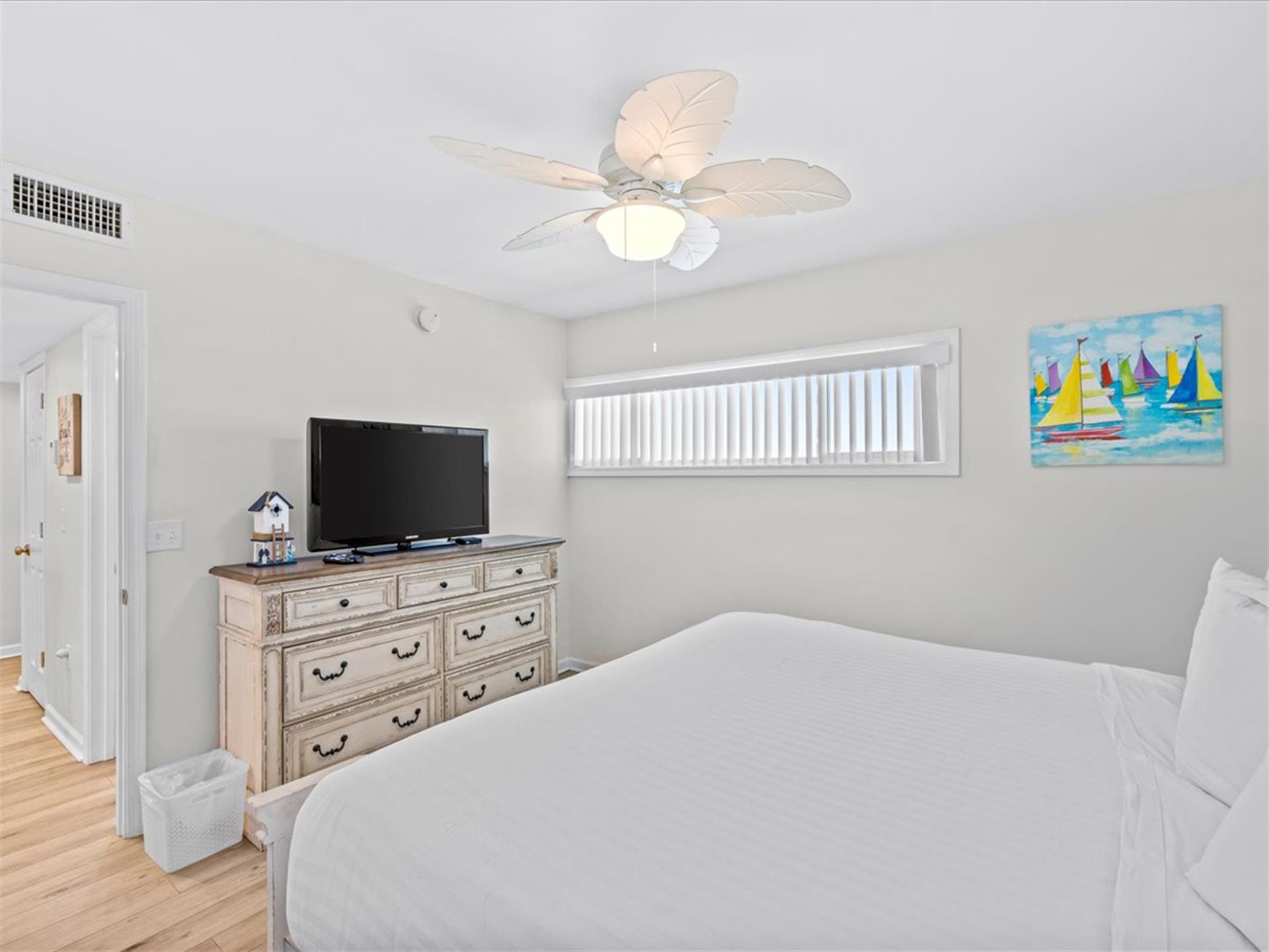 HSRC 718 Second Bedroom With King Bed