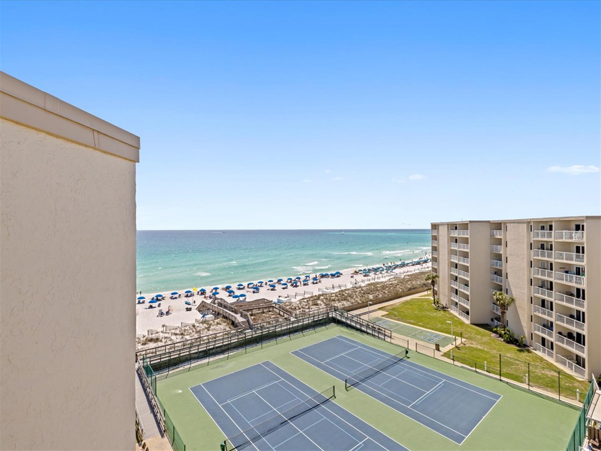 HSRC 718 Tennis Courts And Beach View