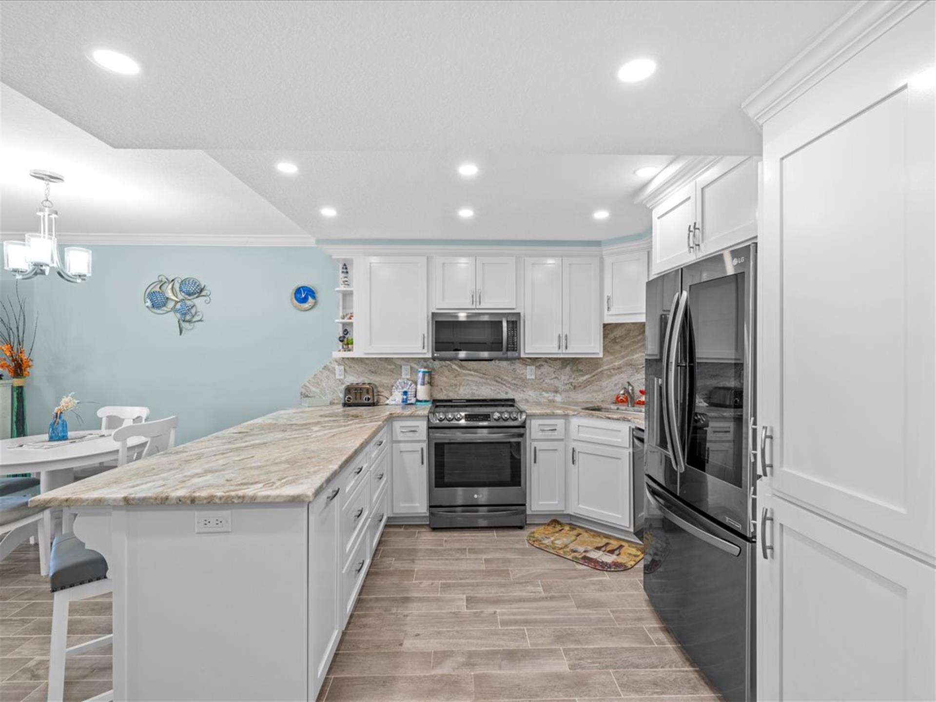 HSRC 722 Kitchen With Stainless Steel Appliances