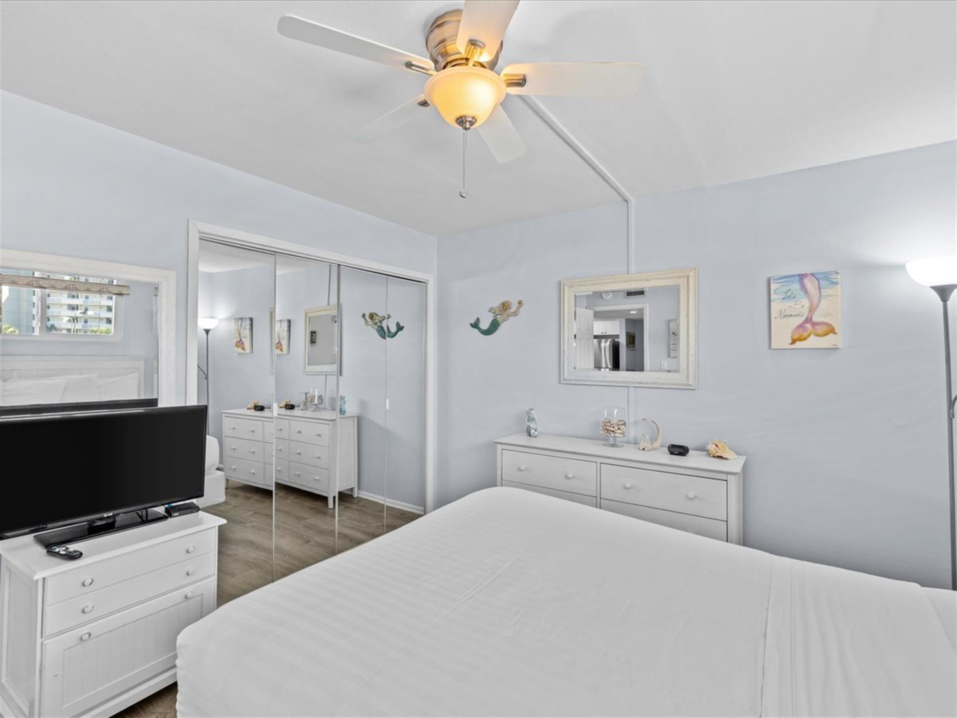 HSRC 307 Second Bedroom With Queen Bed