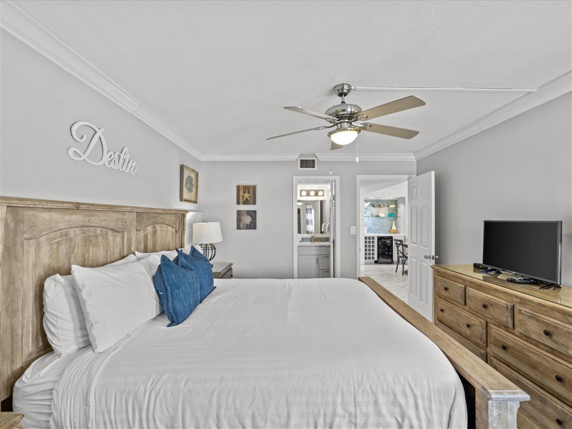 HSRC 302 Master Bedroom With King Bed And En Suite