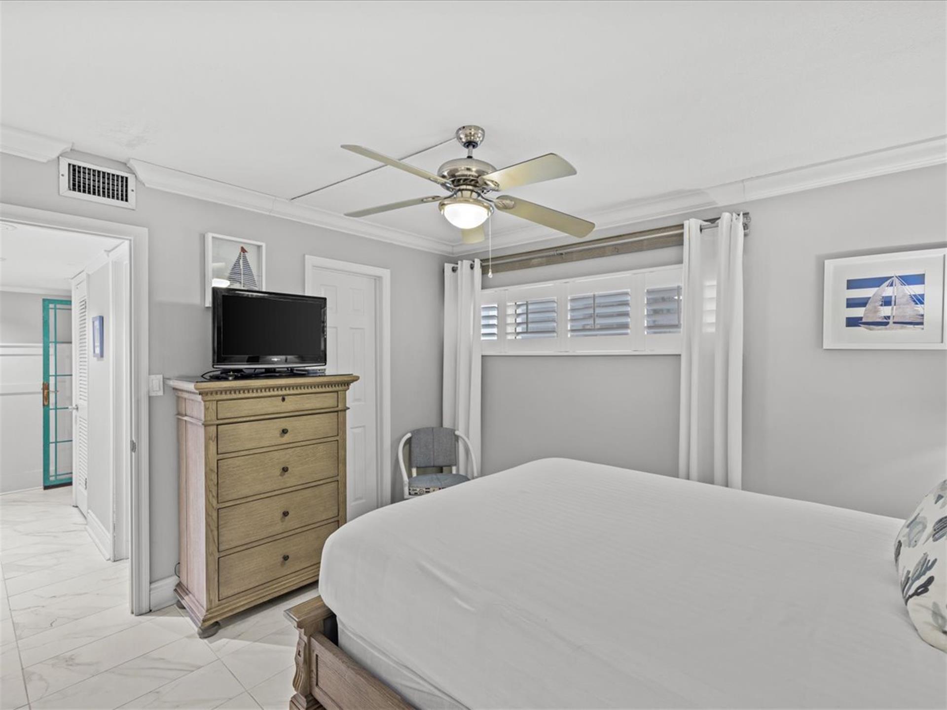 HSRC 302 Second Bedroom With Queen Bed