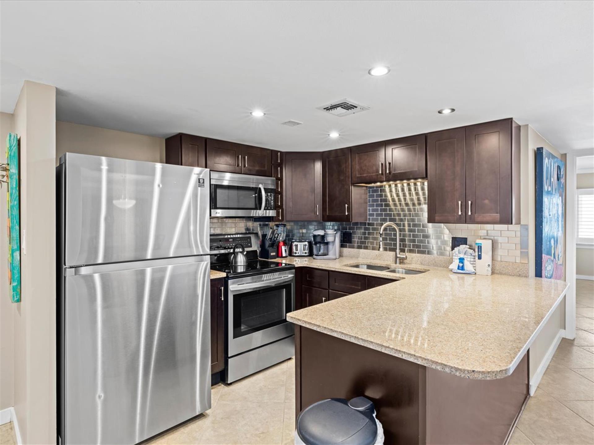 HSRC 301 Kitchen With Stainless Steel Appliances