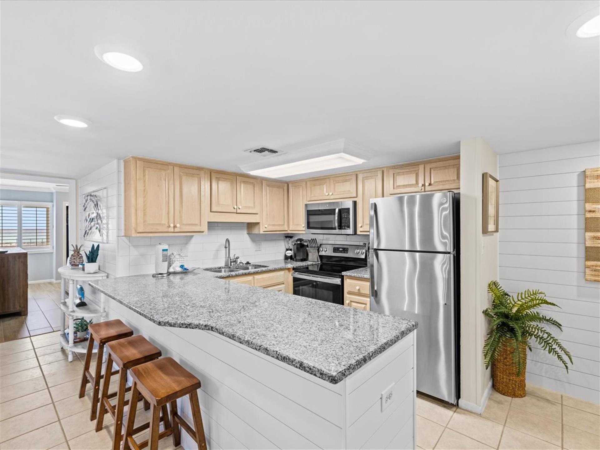 HSRC 208 Breakfast Bar Kitchen Area