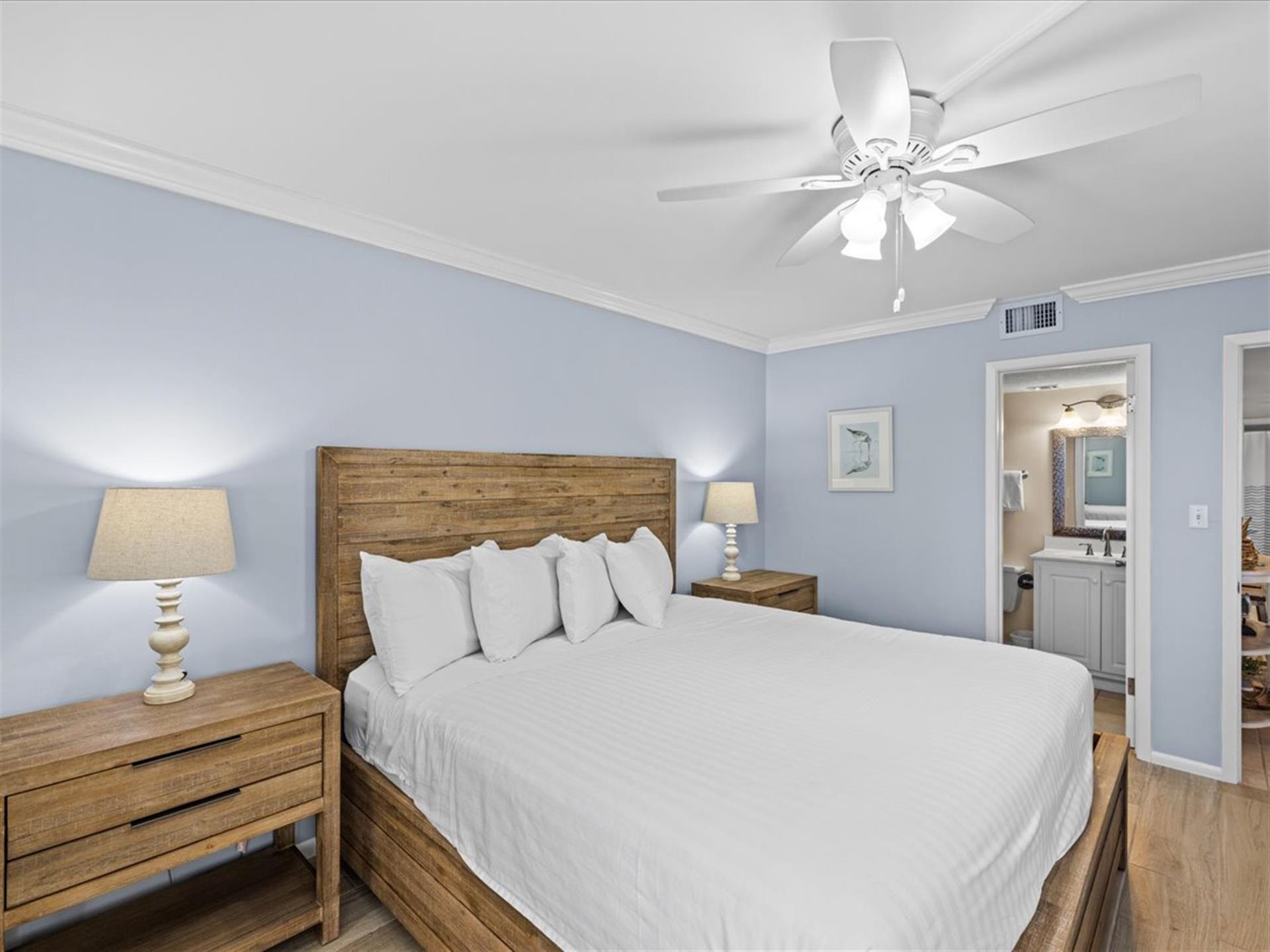 HSRC 208 Master Bedroom With King Bed And En Suite