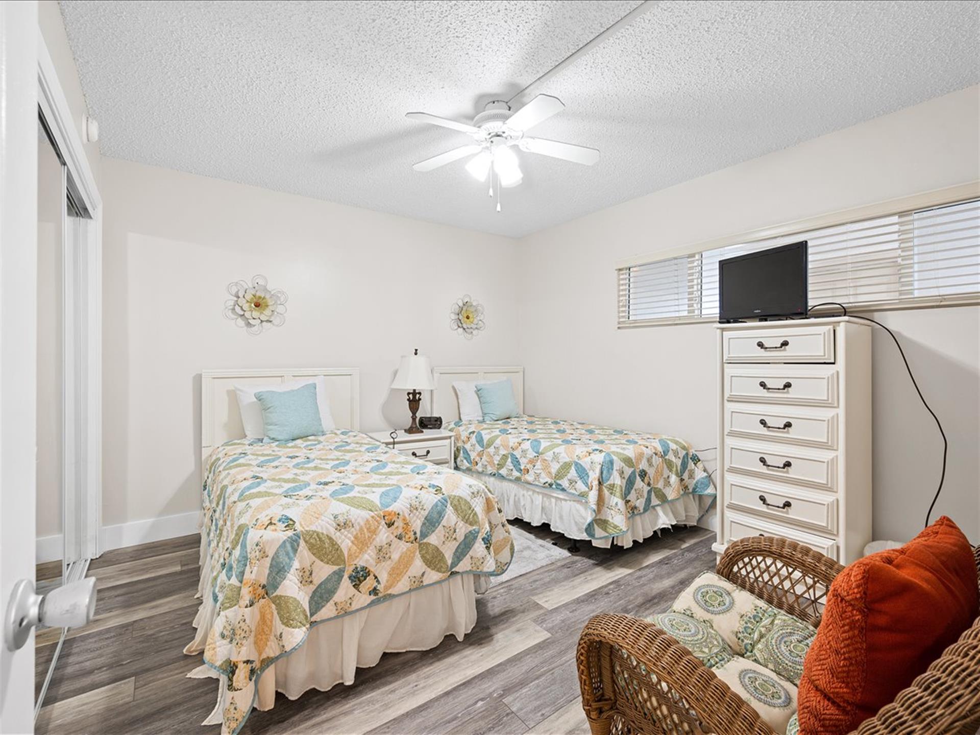 HSRC 314 Second Bedroom With Twin Beds