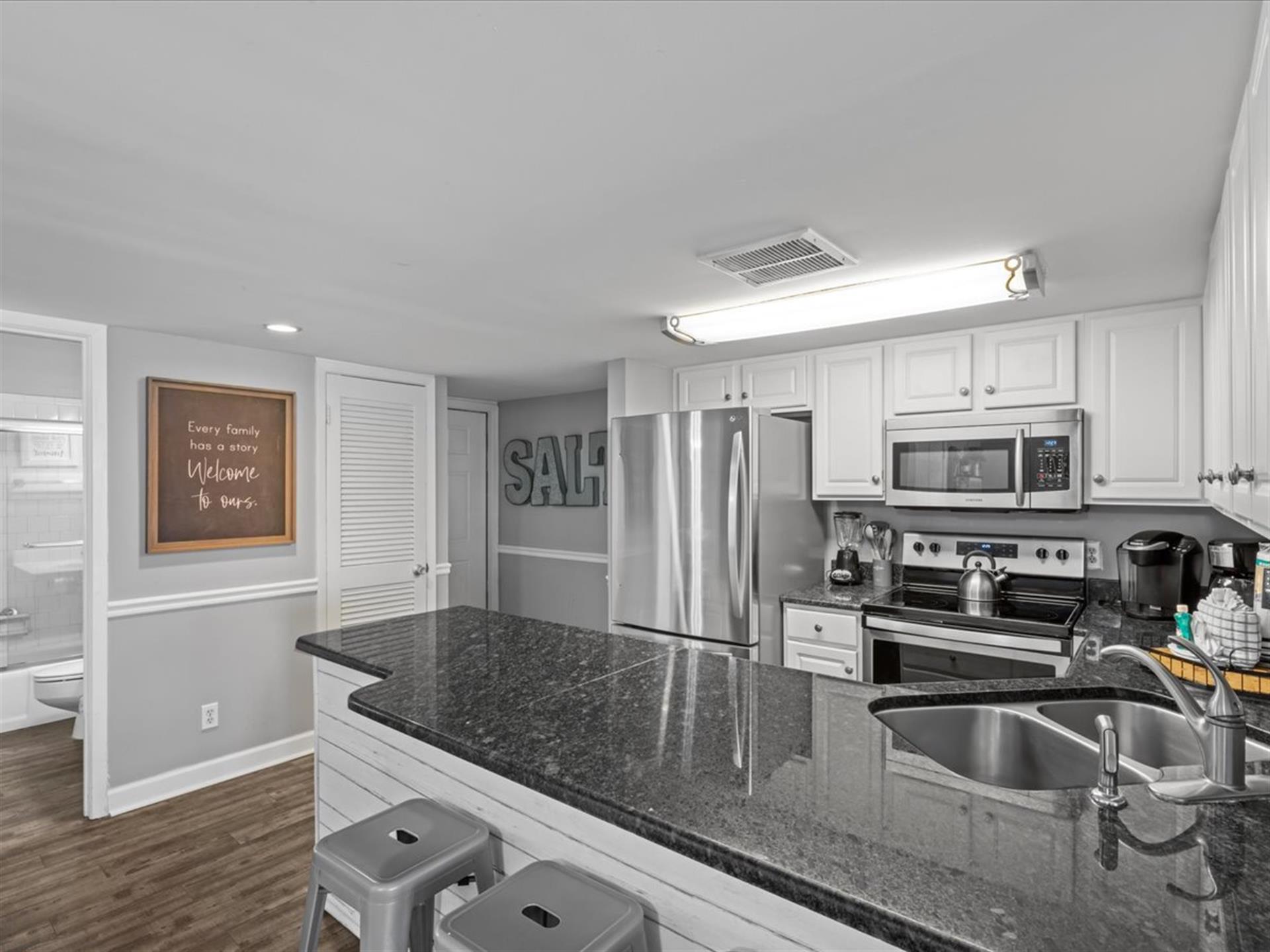 HSRC 607 Kitchen and Entryway View