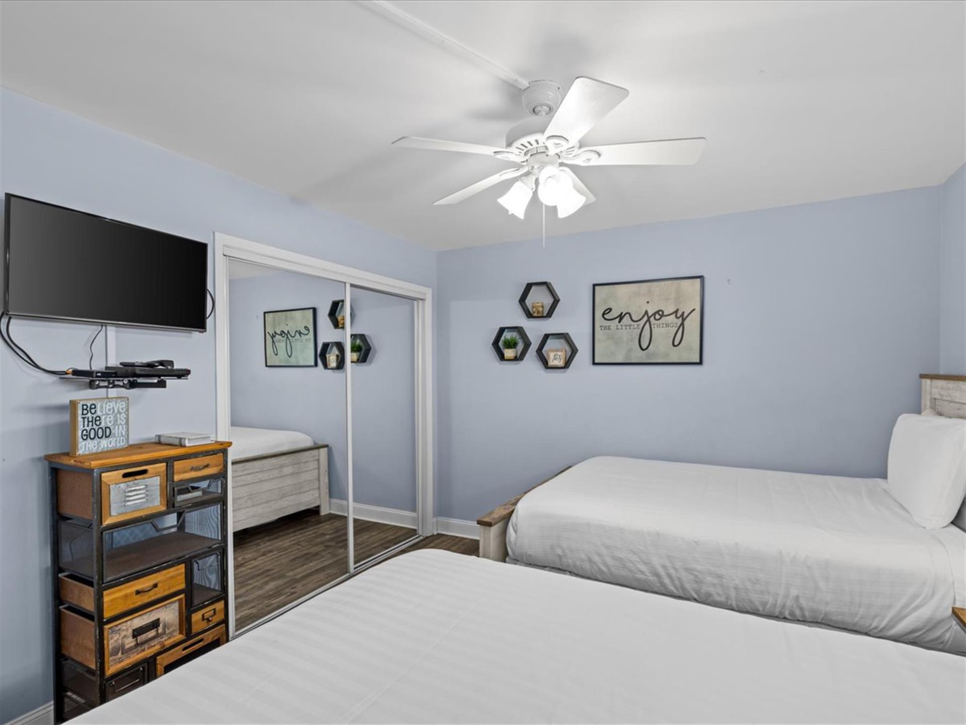 HSRC 607 Second Bedroom With Two Double Beds