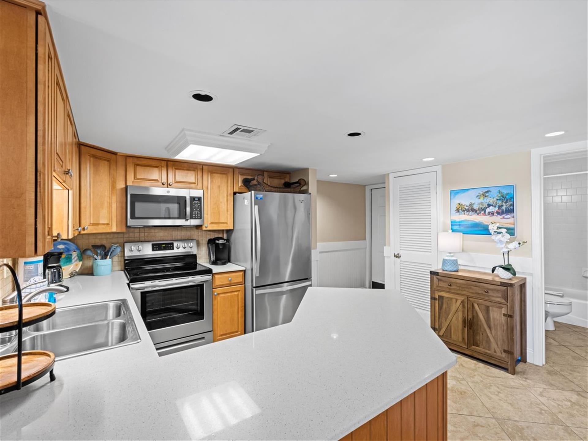 HSRC 405 Kitchen With Stainless Steel Appliances