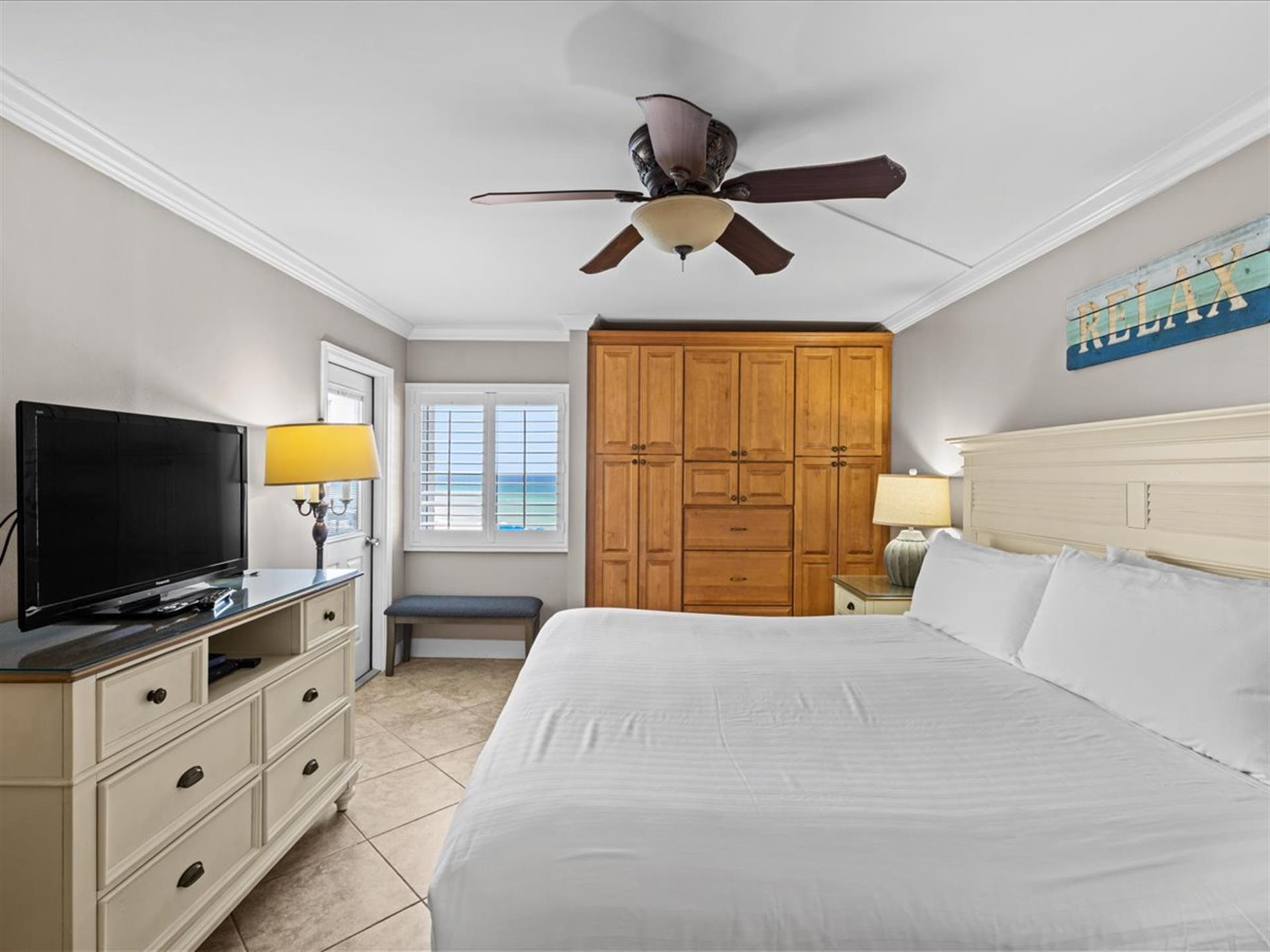 HSRC 405 Master Bedroom With King Bed And Gulf View