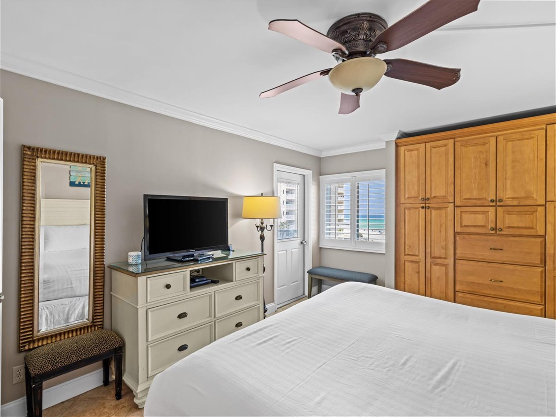 HSRC 405 Master Bedroom With King Bed And Gulf View