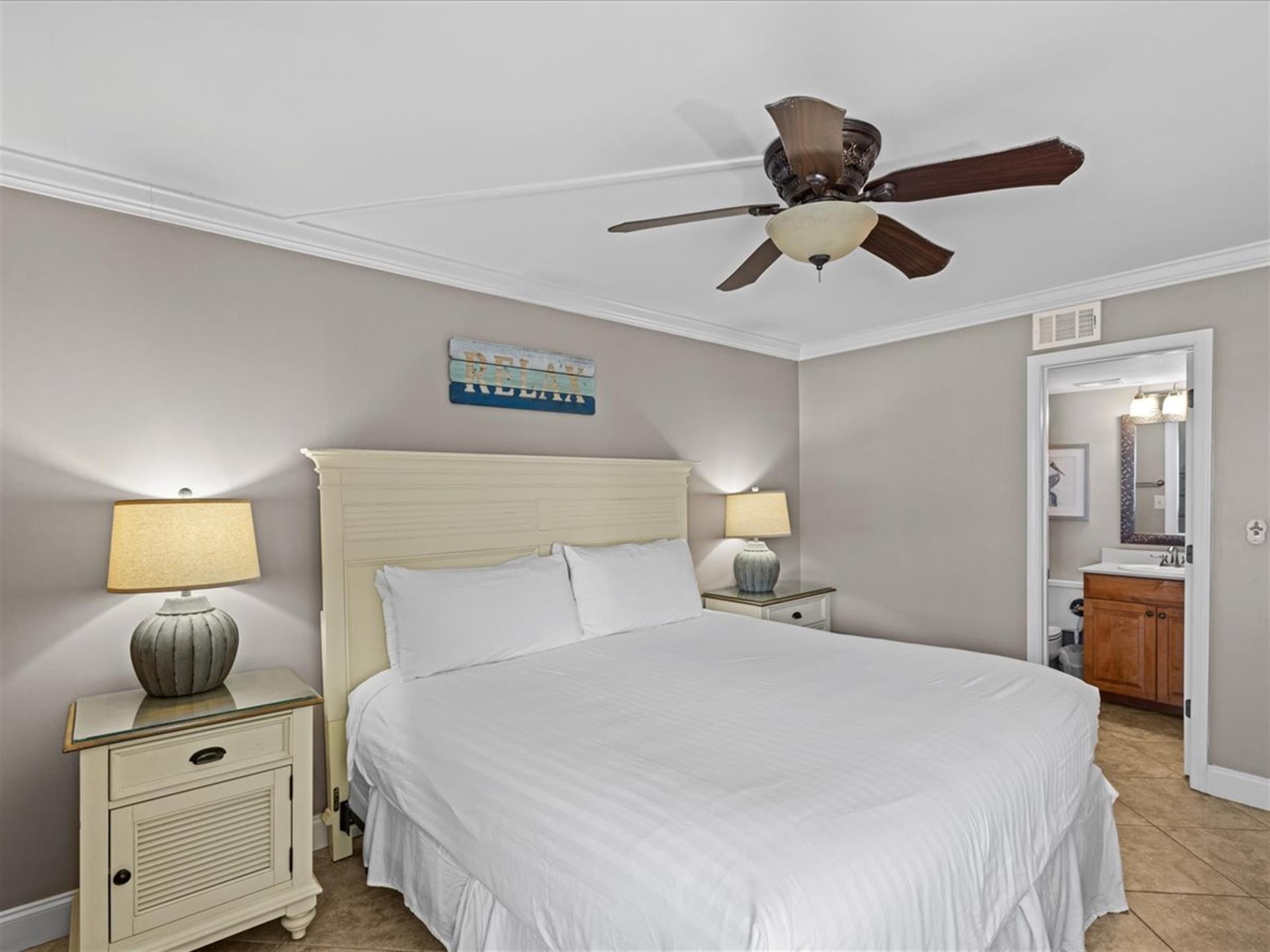 HSRC 405 Master Bedroom With King Bed And En Suite