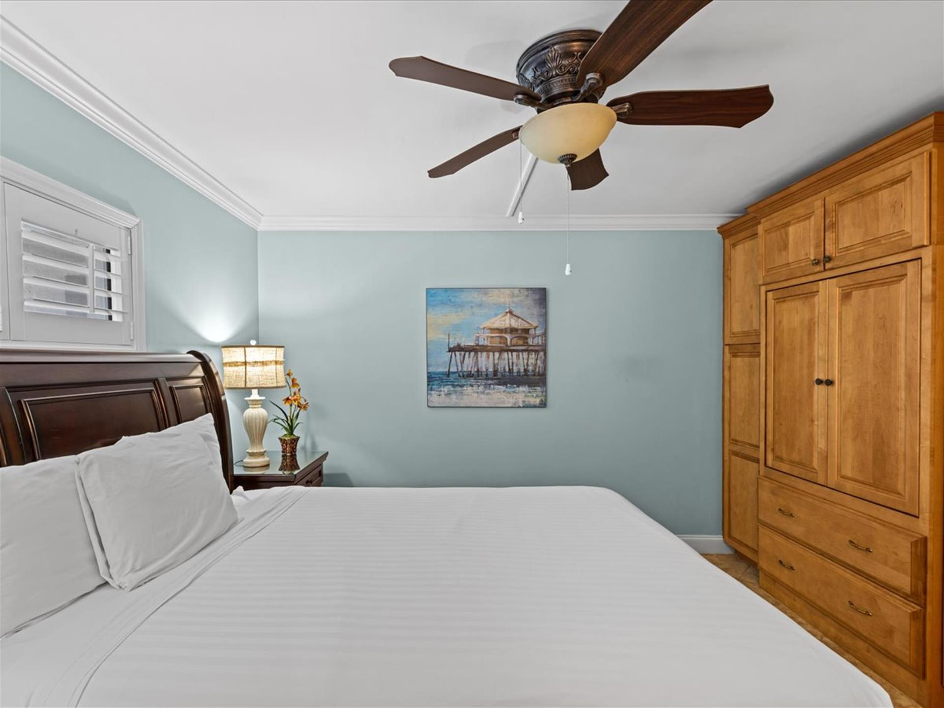 HSRC 405 Second Bedroom With Queen Bed