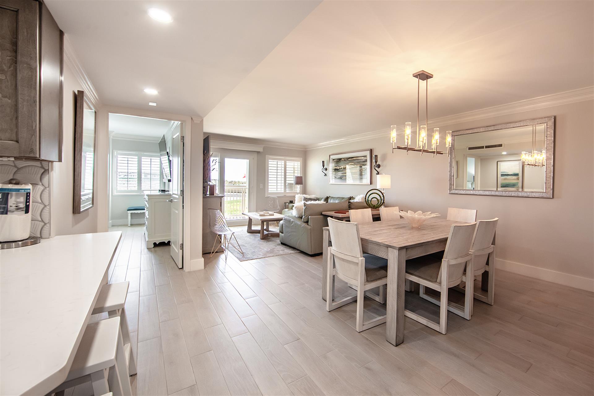 HSRC 104 Dining Area For Six