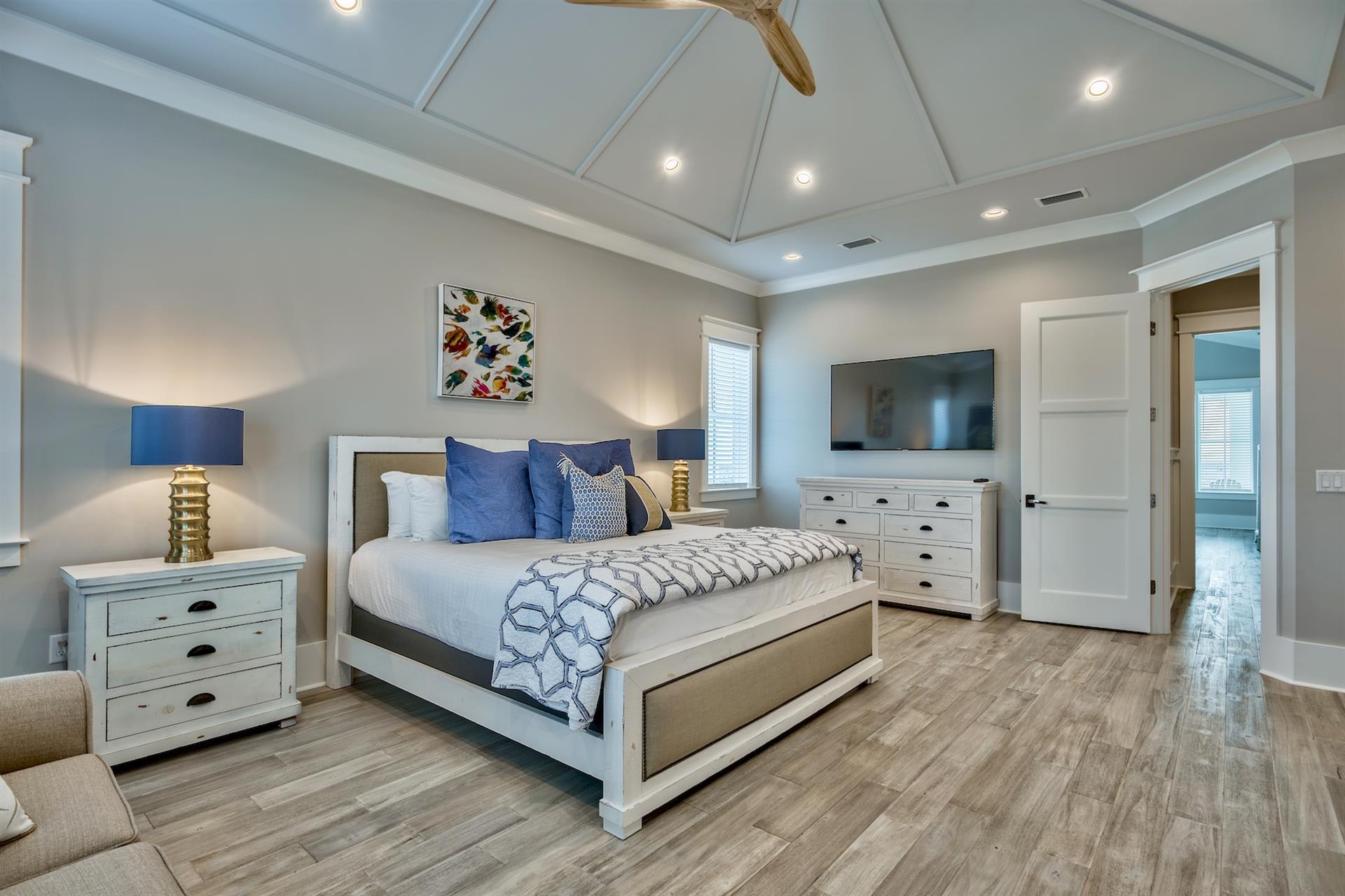 Third floor King bedroom w 4 full beds bunkspace