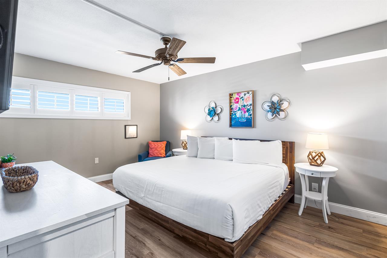 HSRC 706 Bedroom With King Bed