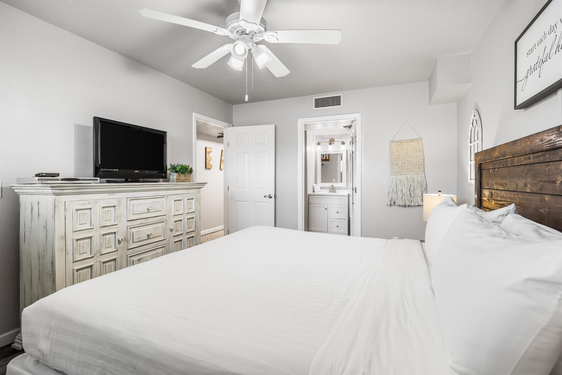 HSRC 114 Master Bedroom King Bed With En suite