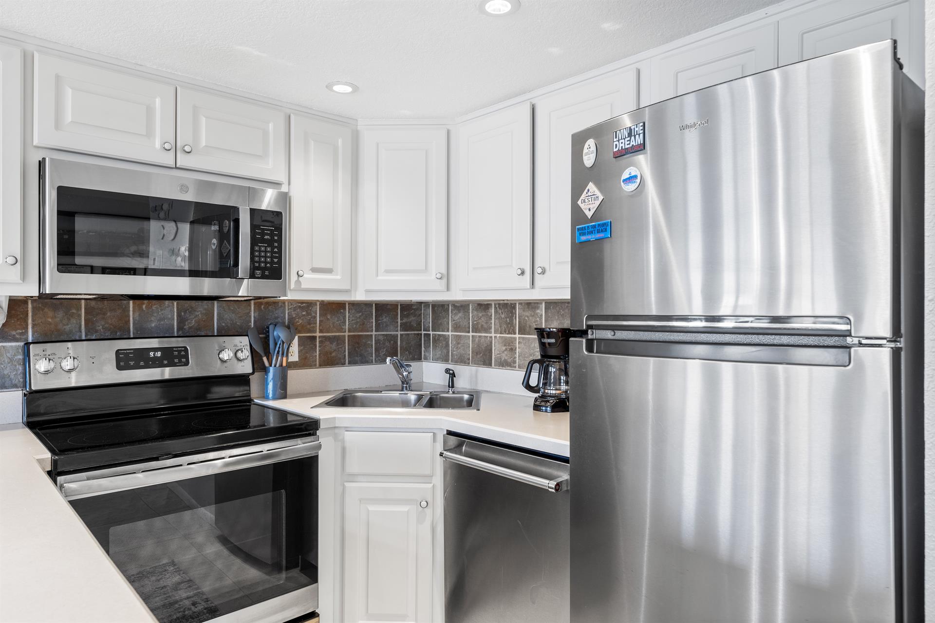 HSRC 316 Kitchen With Stainless Steel Appliances