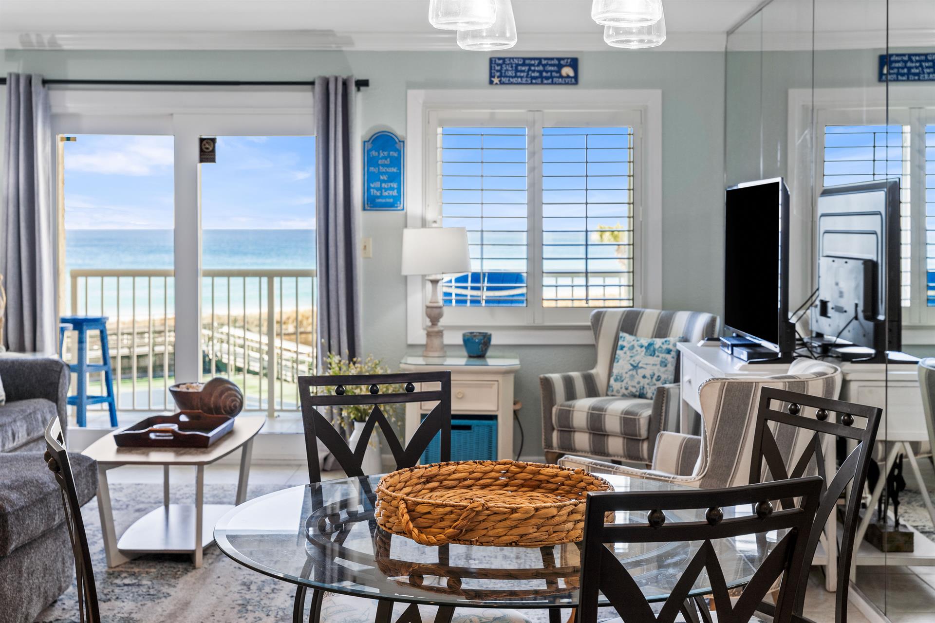 HSRC 316 Dining Living Area With Gulf View