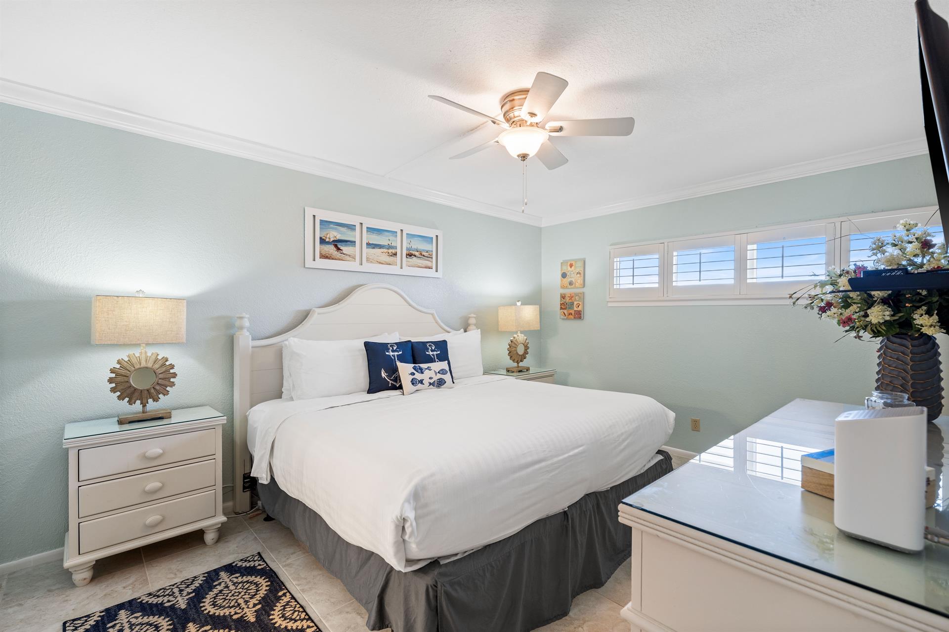 HSRC 316 Bedroom With King Bed