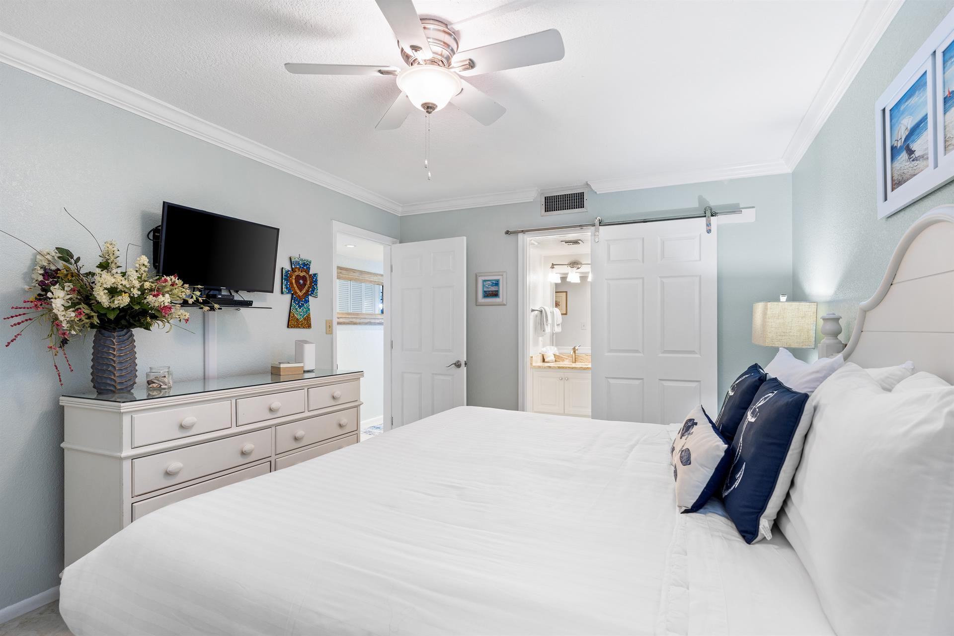 HSRC 316 Bedroom With King Bed And En Suite