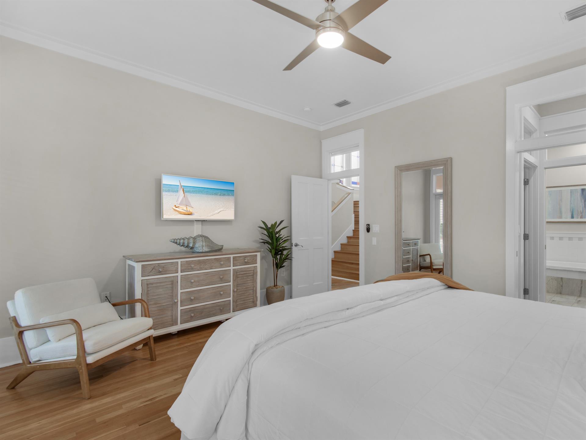 Primary bedroom 2 with private bathroom  1st floor