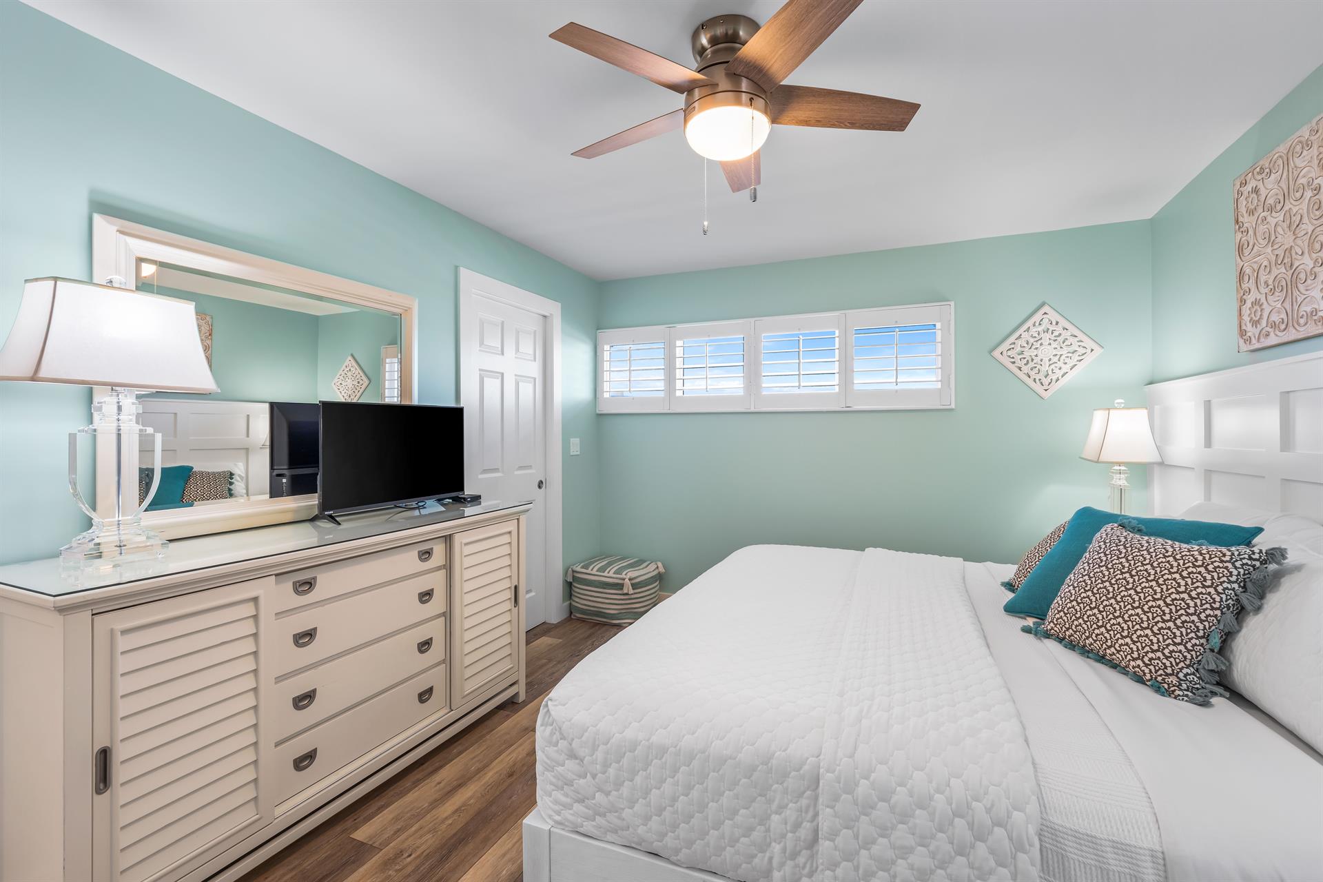 HSRC 509 Bedroom with King Bed